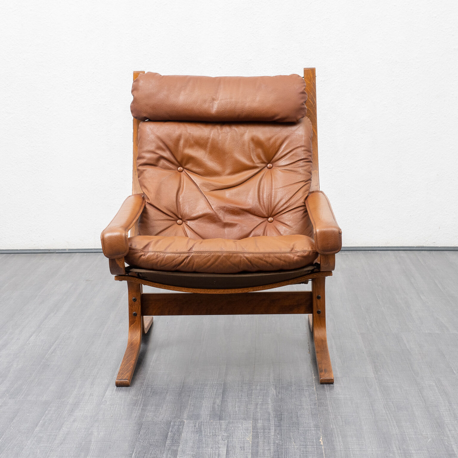 Fauteuil scandinave, cuir et bois