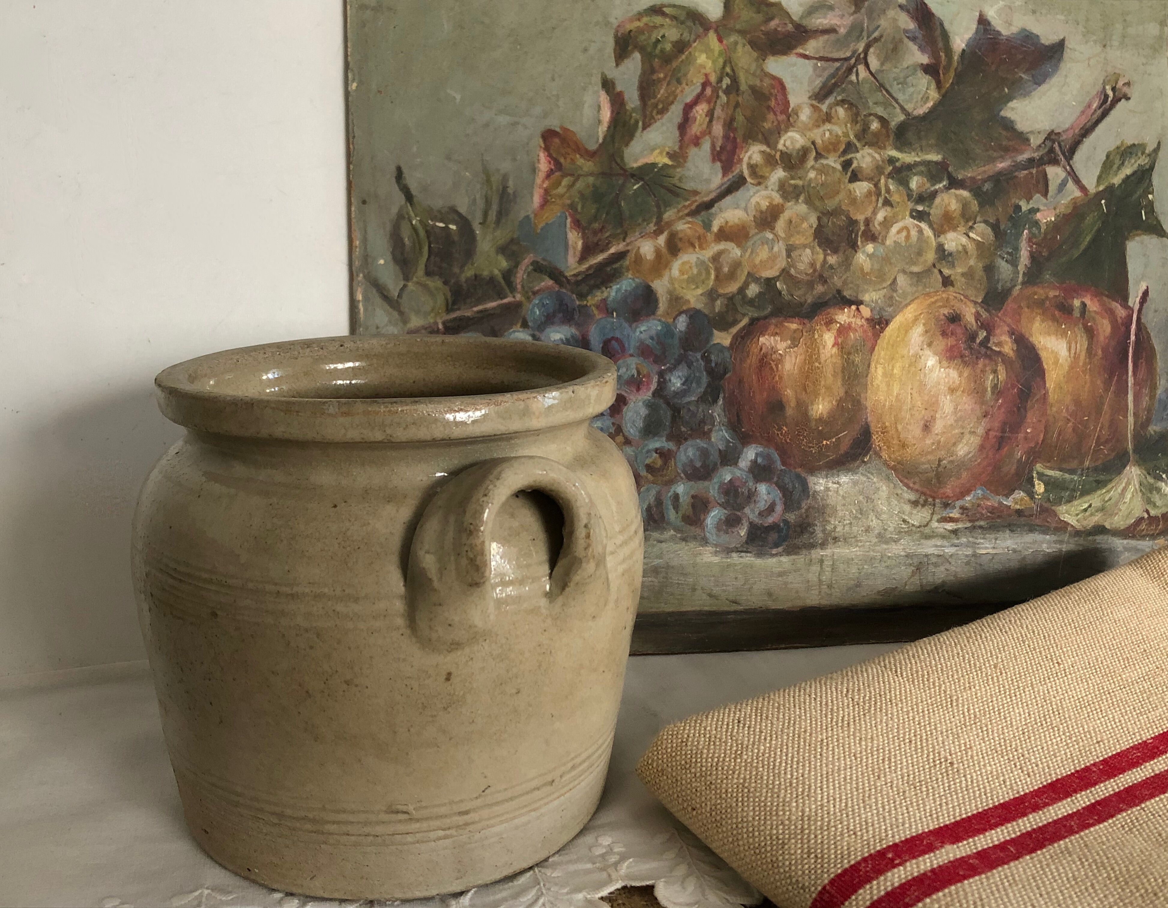 Glassed sandstone pot, kitchen, chic countryside