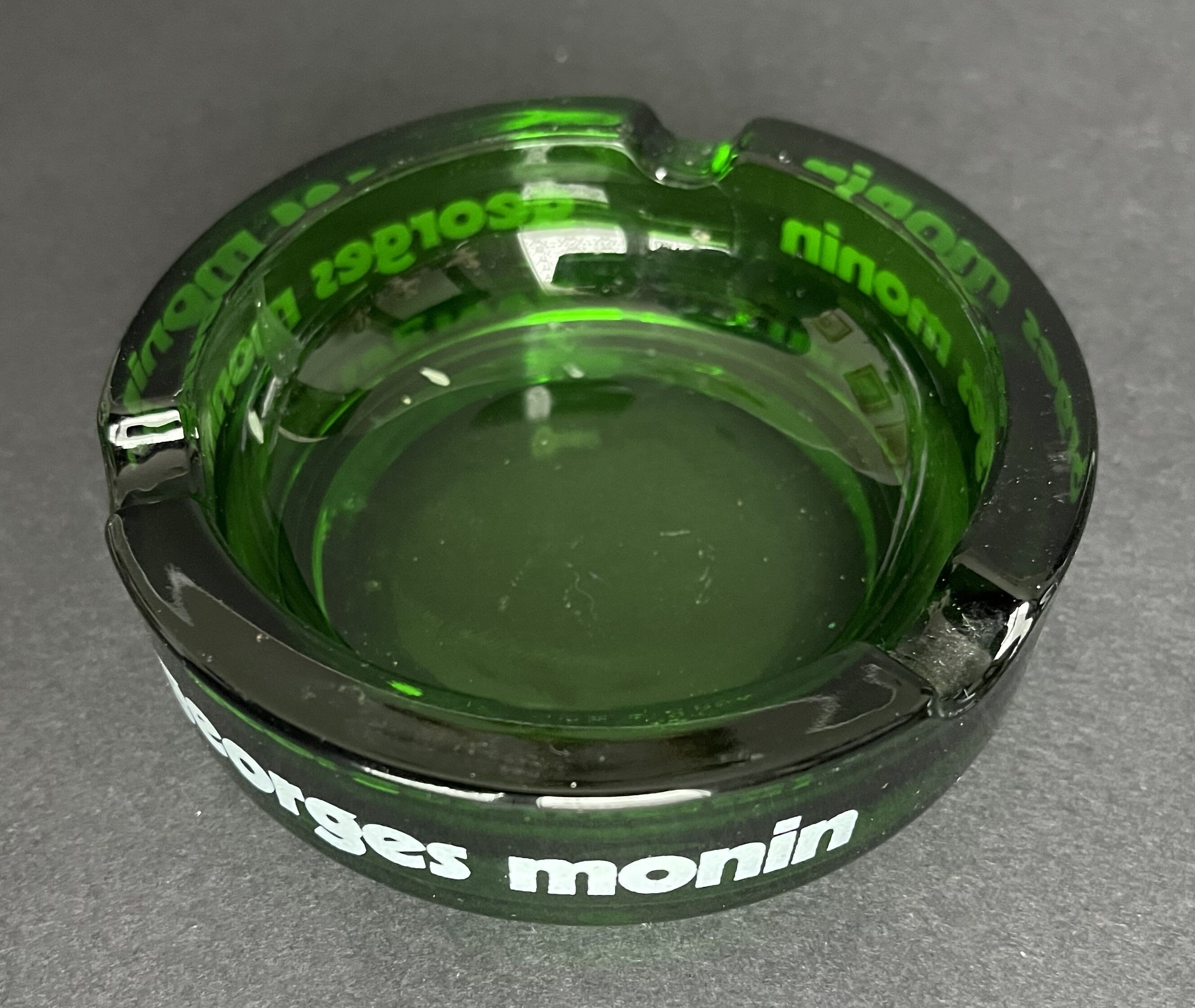 Ensemble de trois cendriers