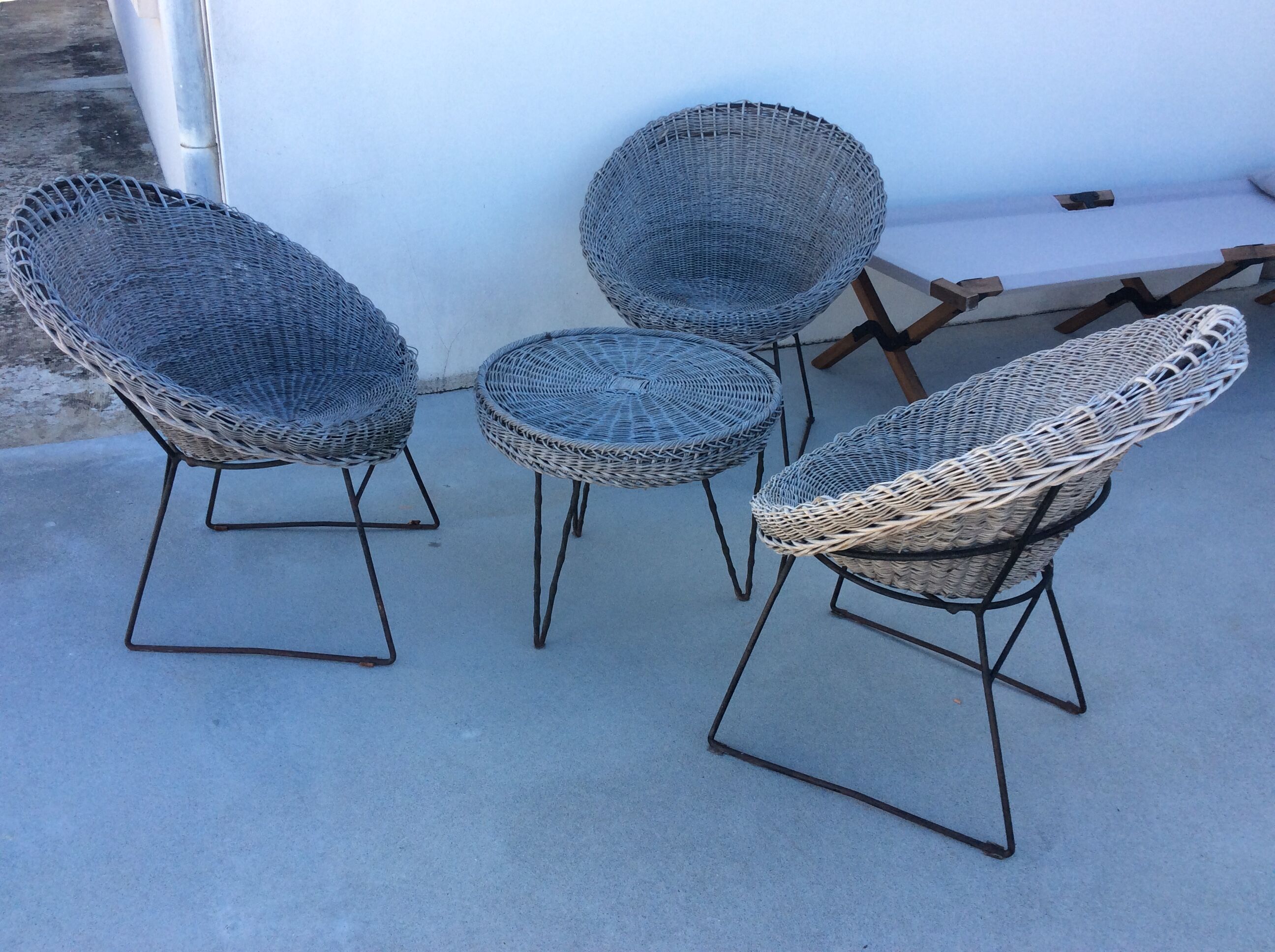 Set of 3 armchairs and table