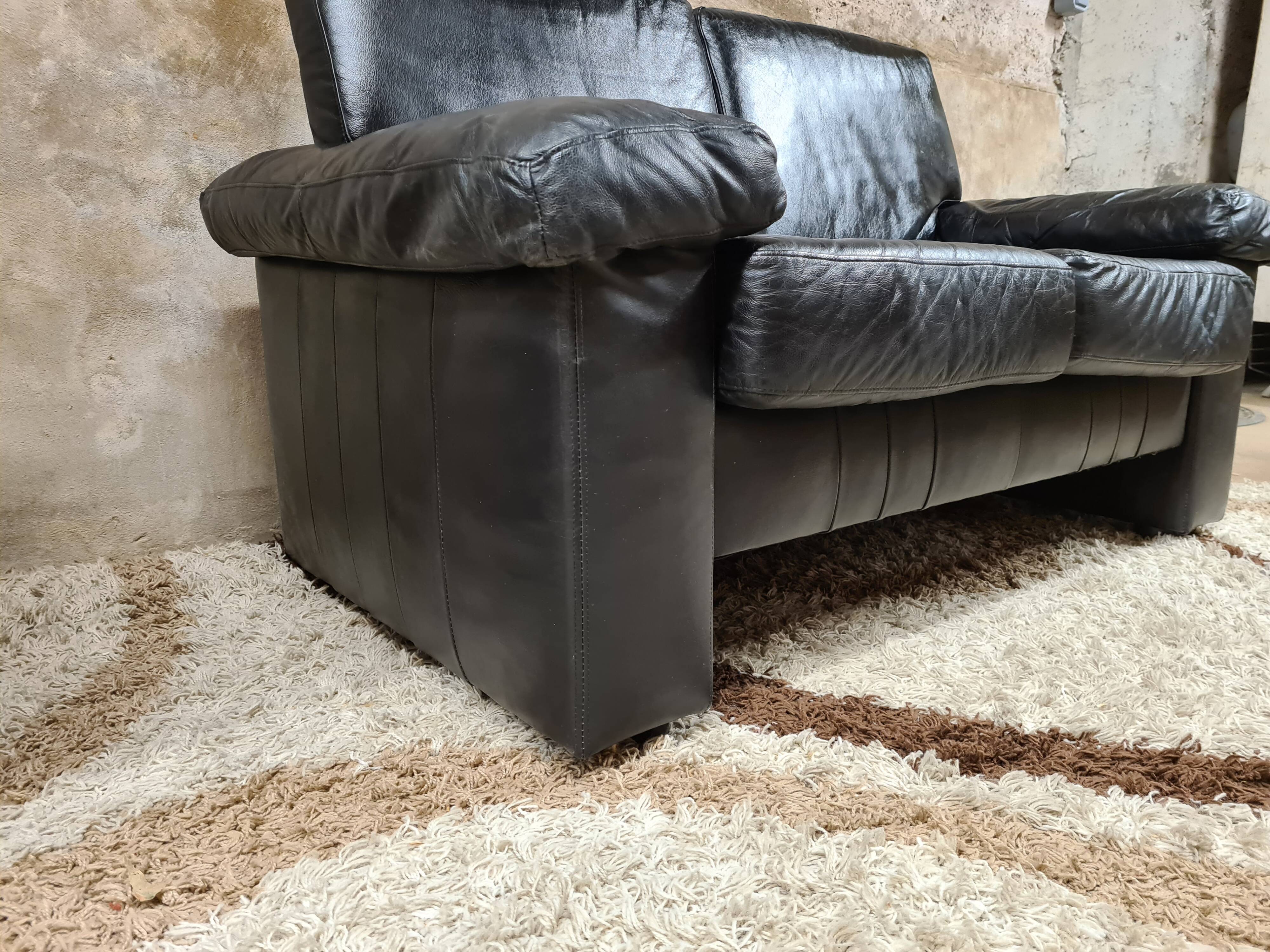 Sofa 2 places black leather year 70'-80' vintage