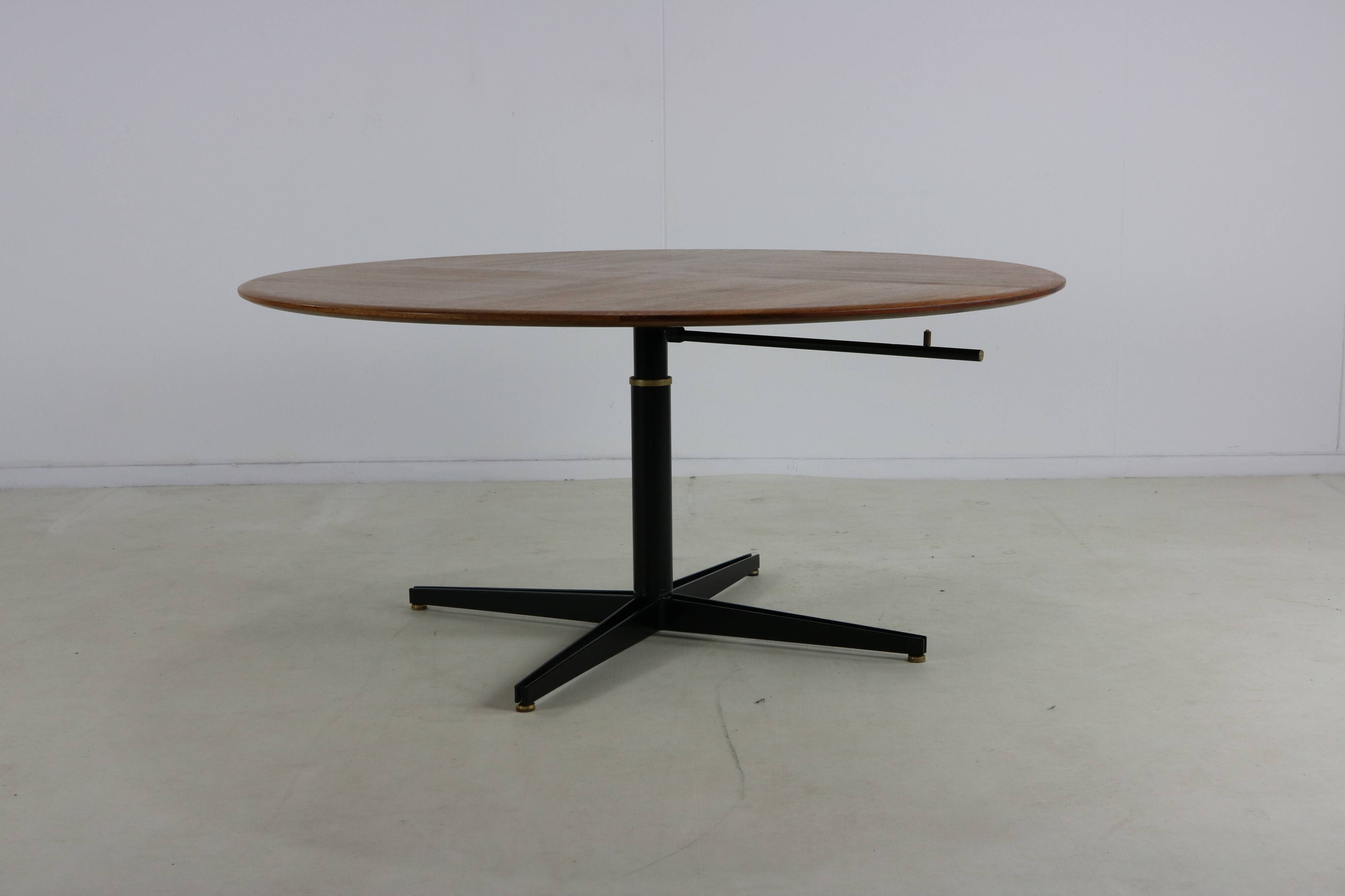 Table à café / salle à manger italienne de milieu de siècle par Borsani.