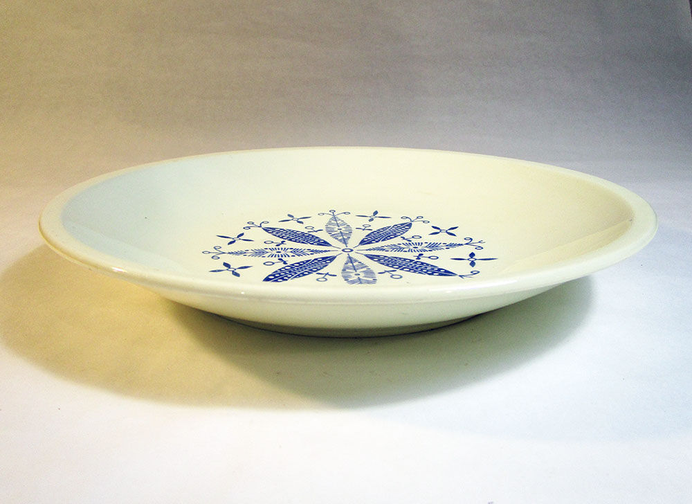 Gien hollow dish with blue flowers