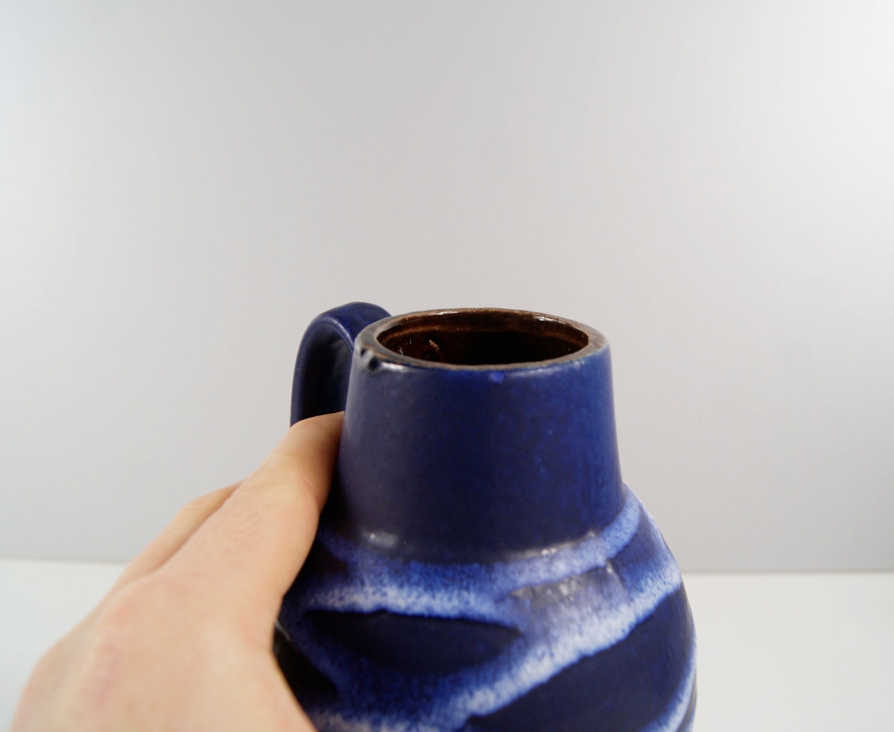 Vases set in blue white