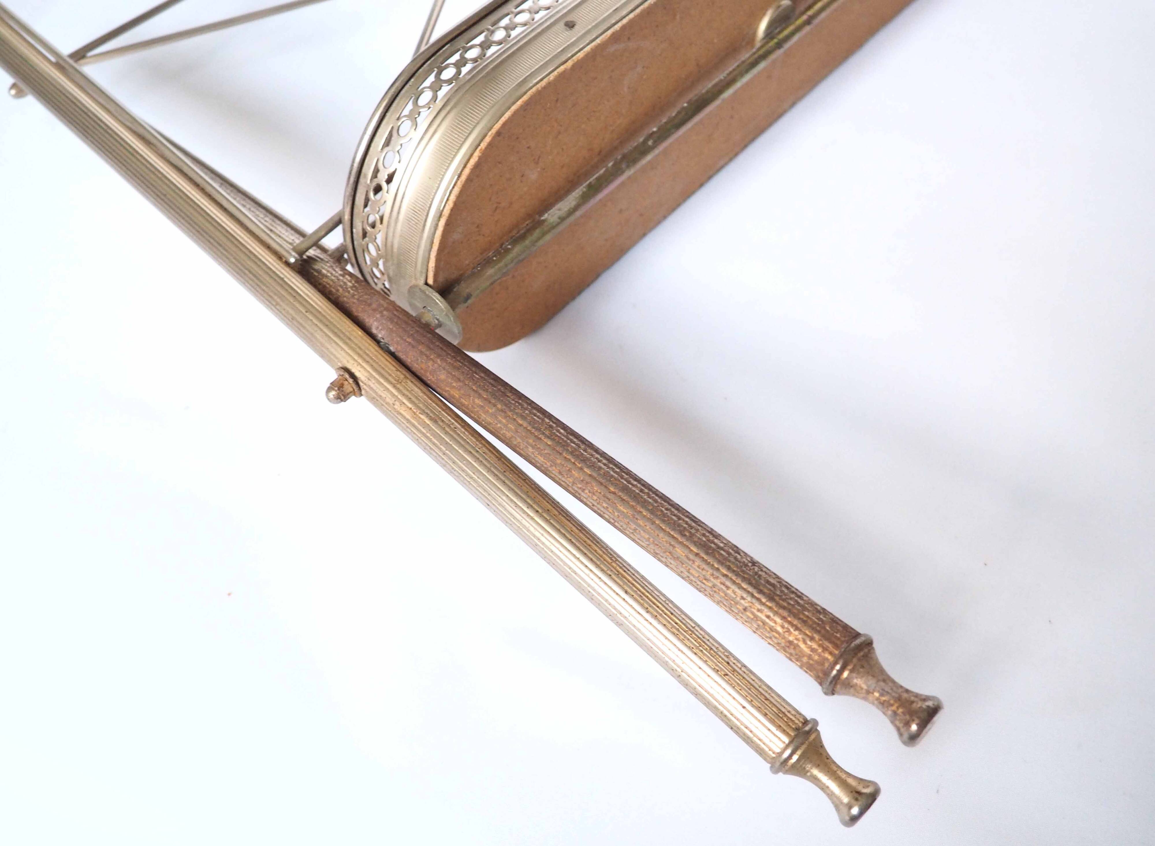 Folding magazine rack