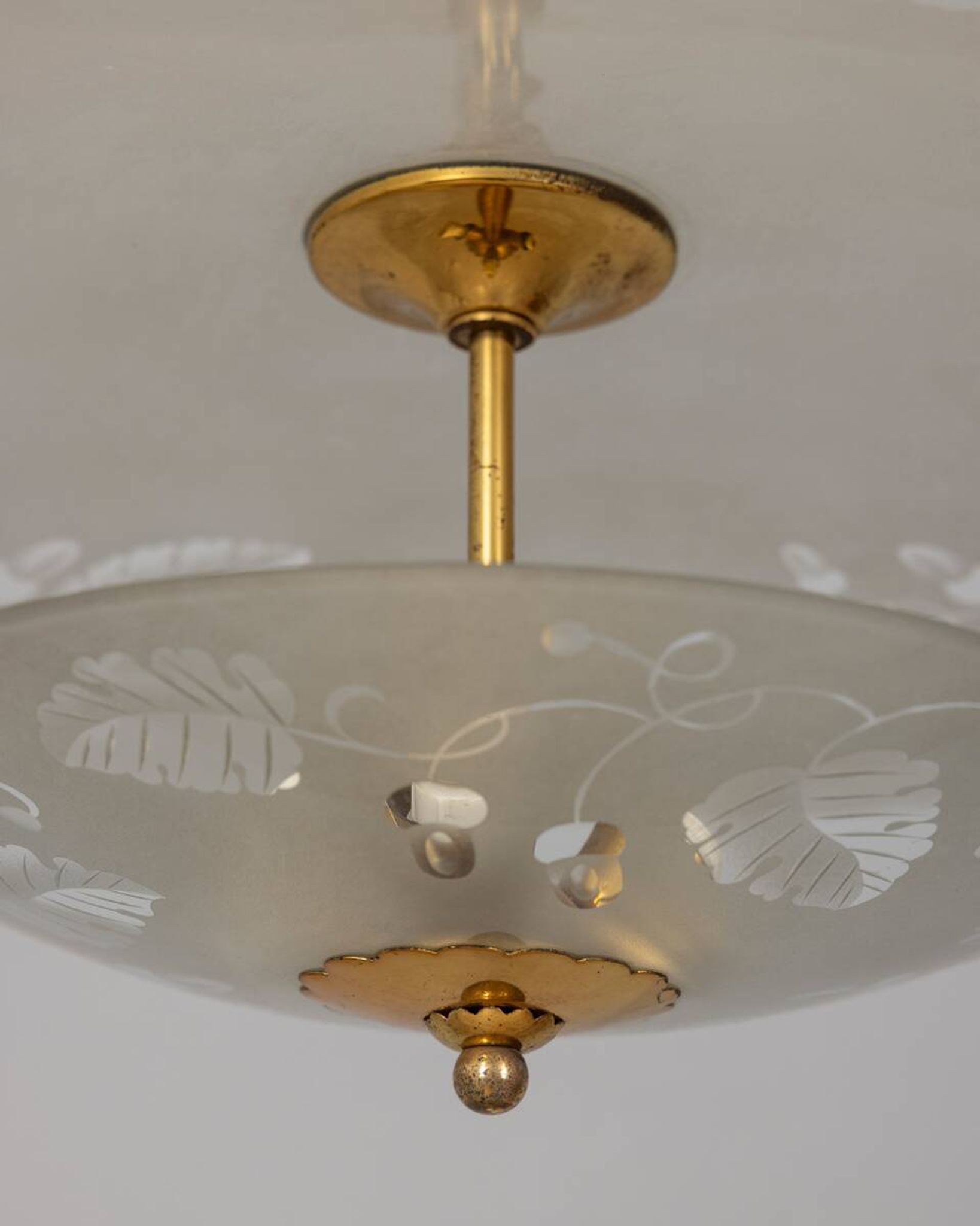 Lustre vintage années 40 en cristal décoré et laiton design italien