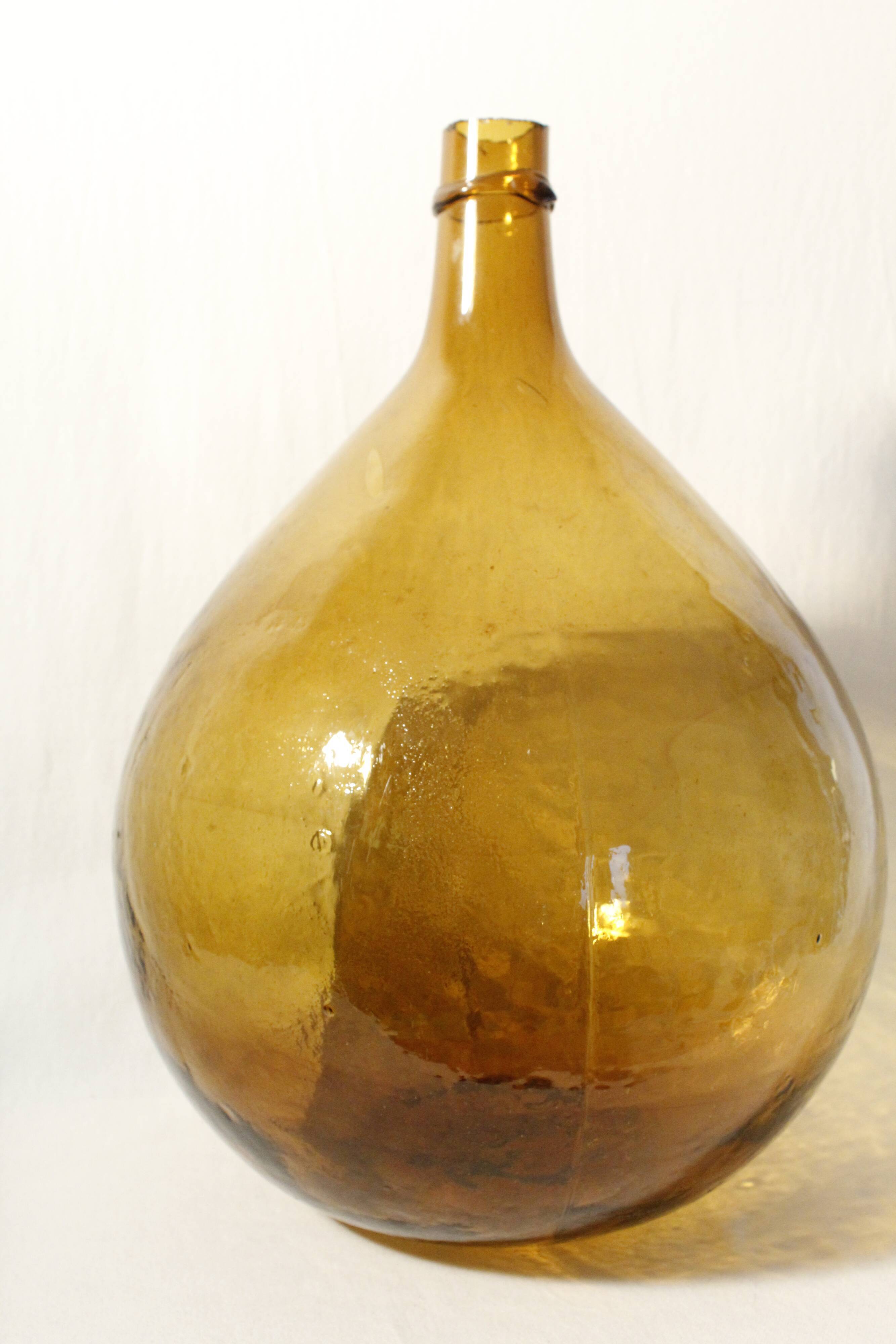 Dame-jeanne en verre ambré