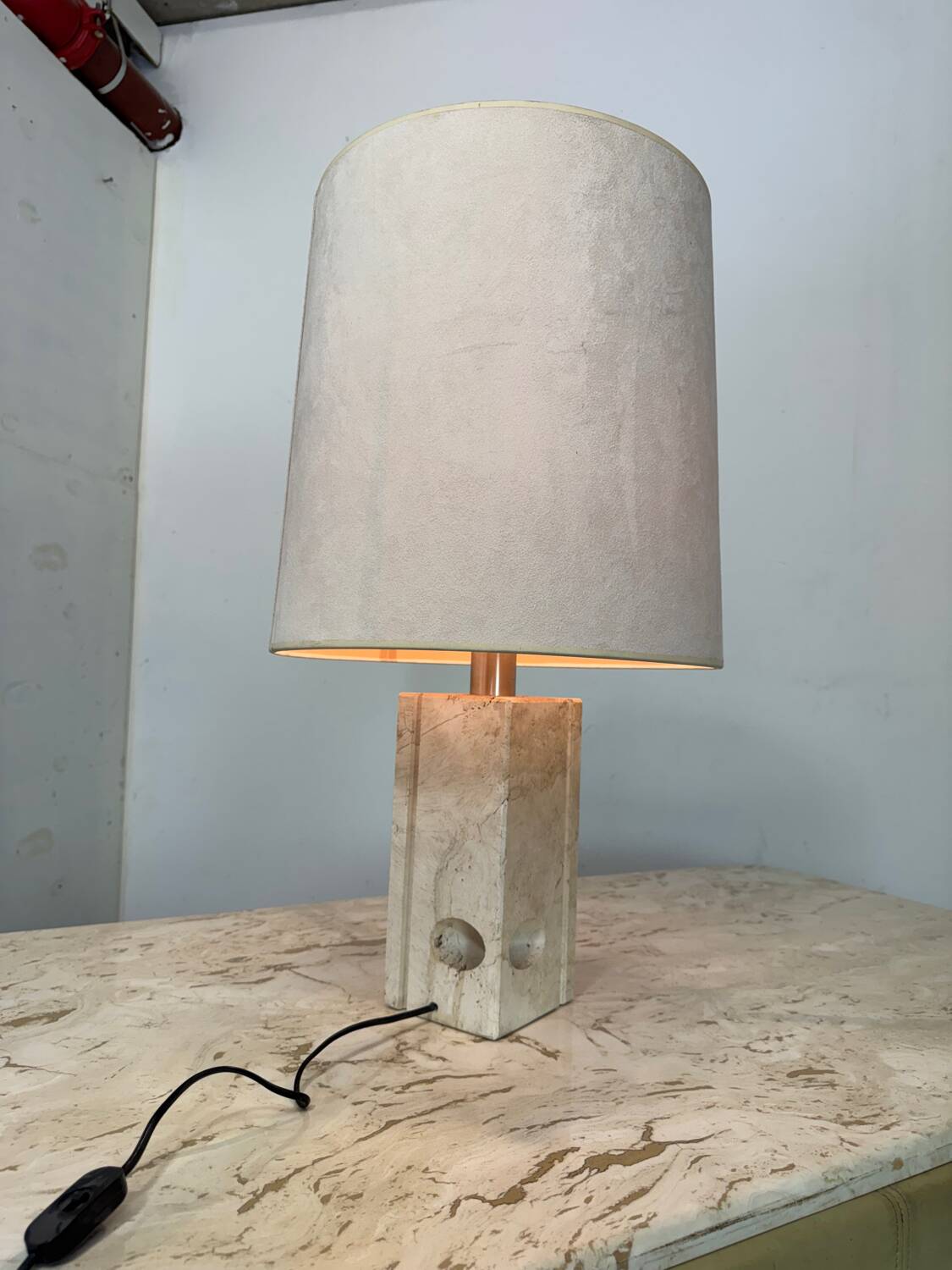 Mid Century Modernist Brutalist Italian Travertine table lamp, 1960s