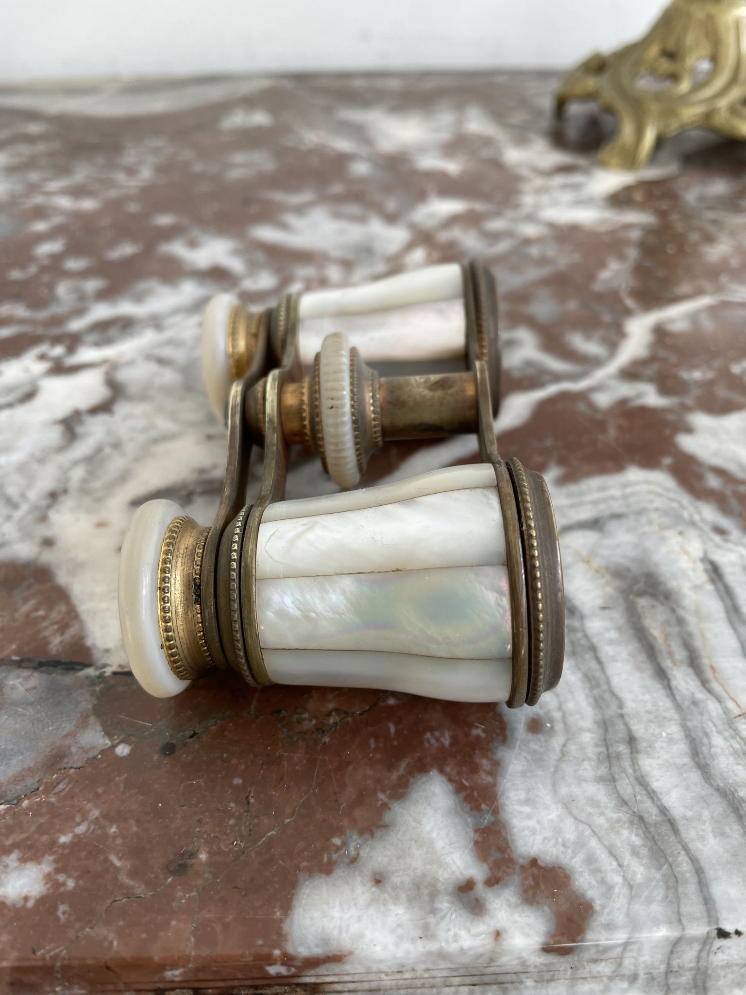 Opera binoculars in Mother-of-Pearl and Brass - authentic - Early XXth - France