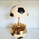 Distributeur de cigarettes vintage , en forme de ballon de foot