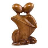 Sculpture of an embracing couple