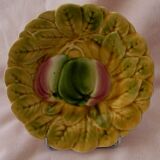 Set of 4 Sarreguemines majolica plates. Fruit decoration.