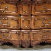Commode arbalète style louis XV estampillée En merisier massif