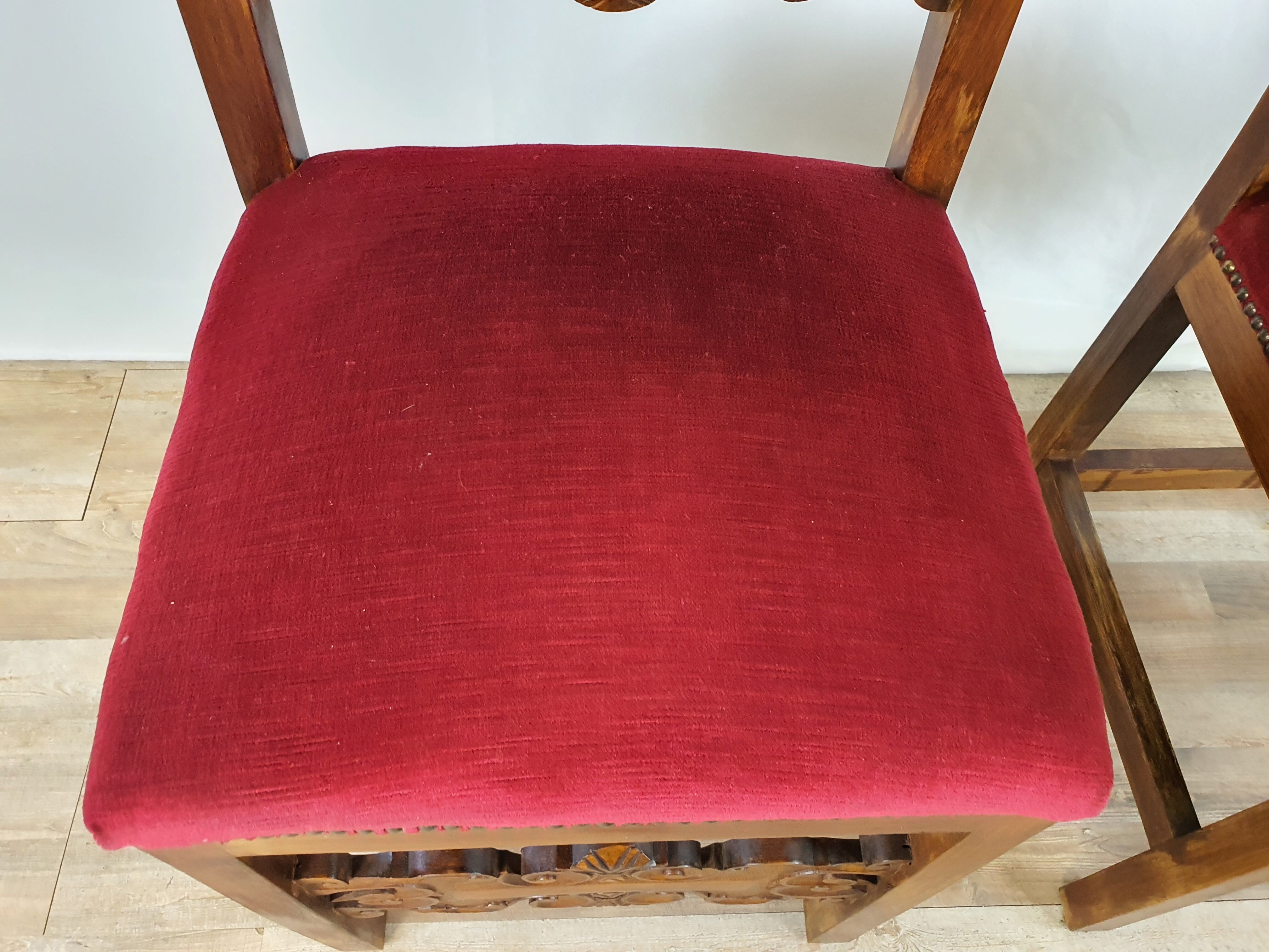 Pair of Renaissance chairs from the early 1900s