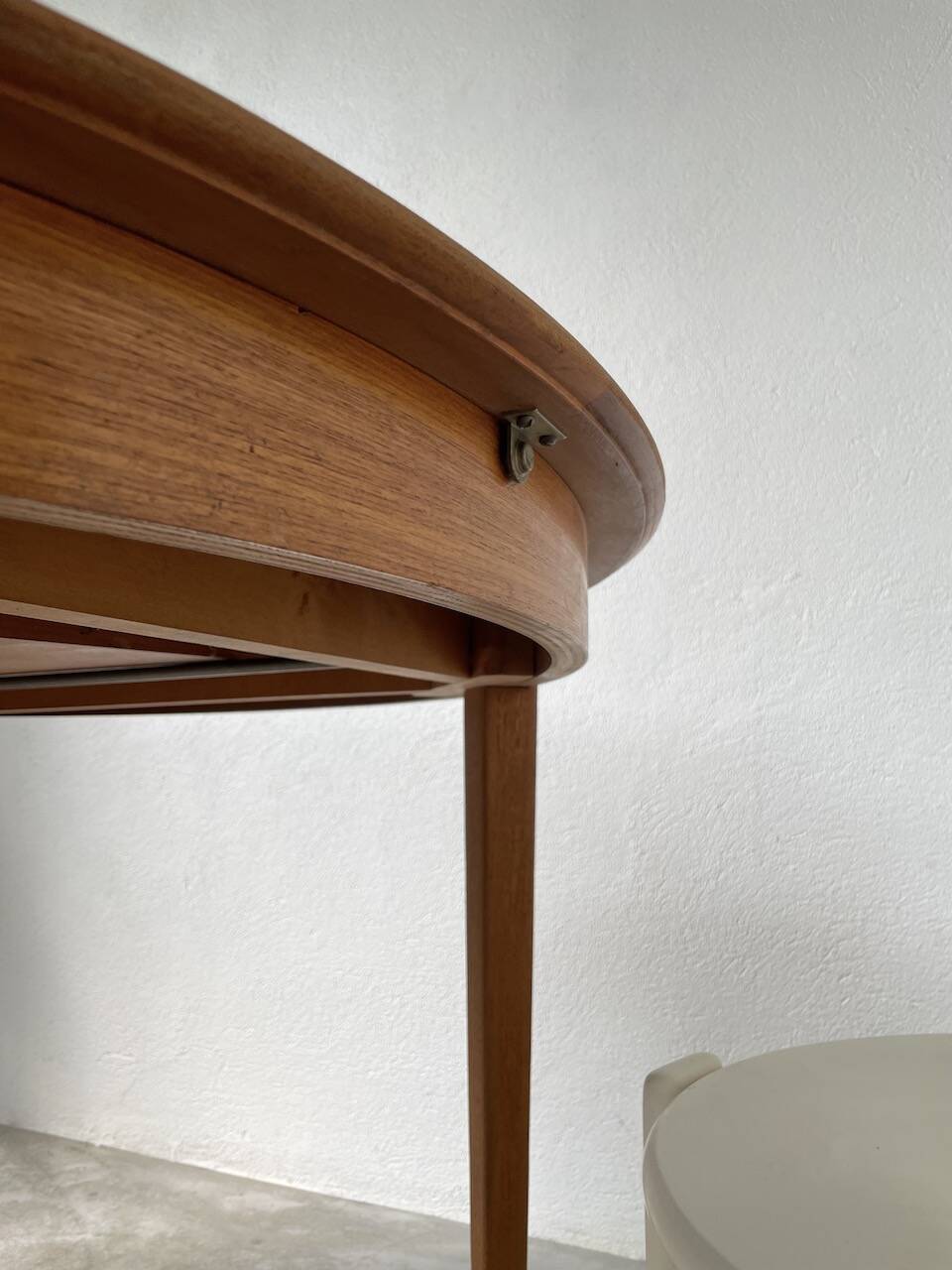 Scandinavian round teak table with extension