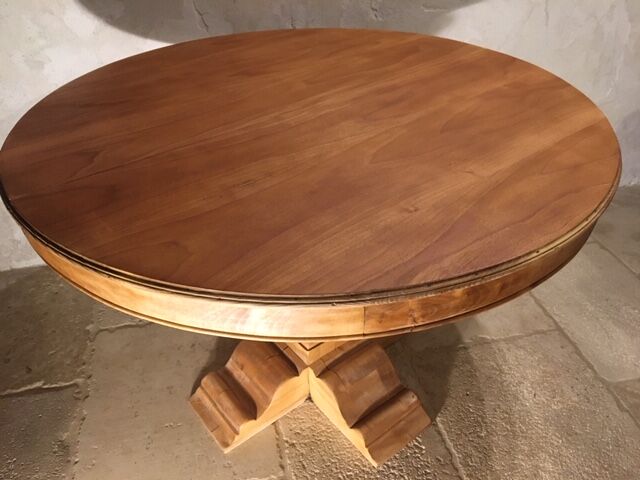 Round table with solid wood central leg entirely restored