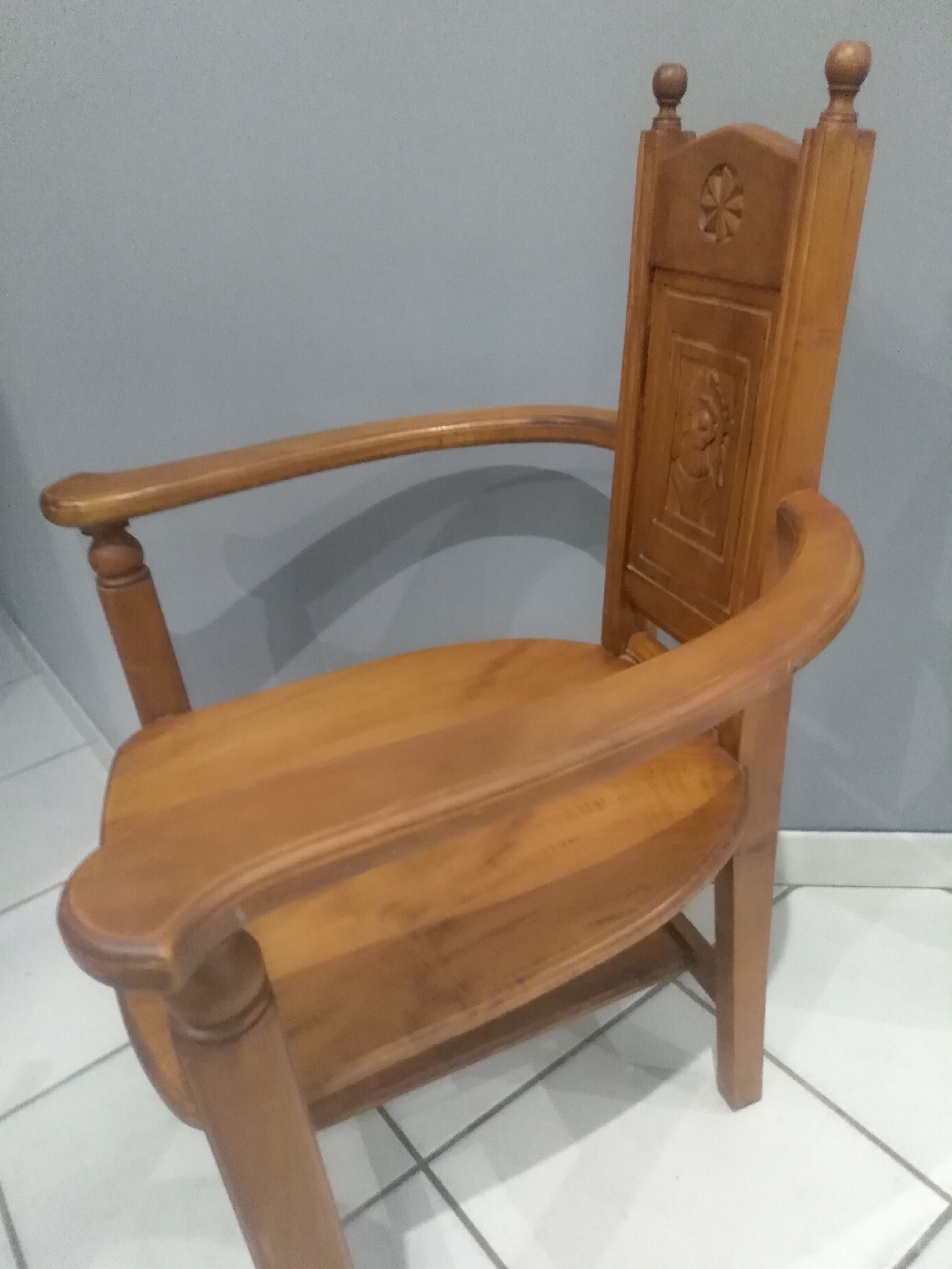 Set of 6 walnut armchairs from the early 20th century