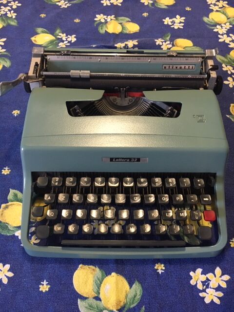Olivetti typewriter, model Lettera 32