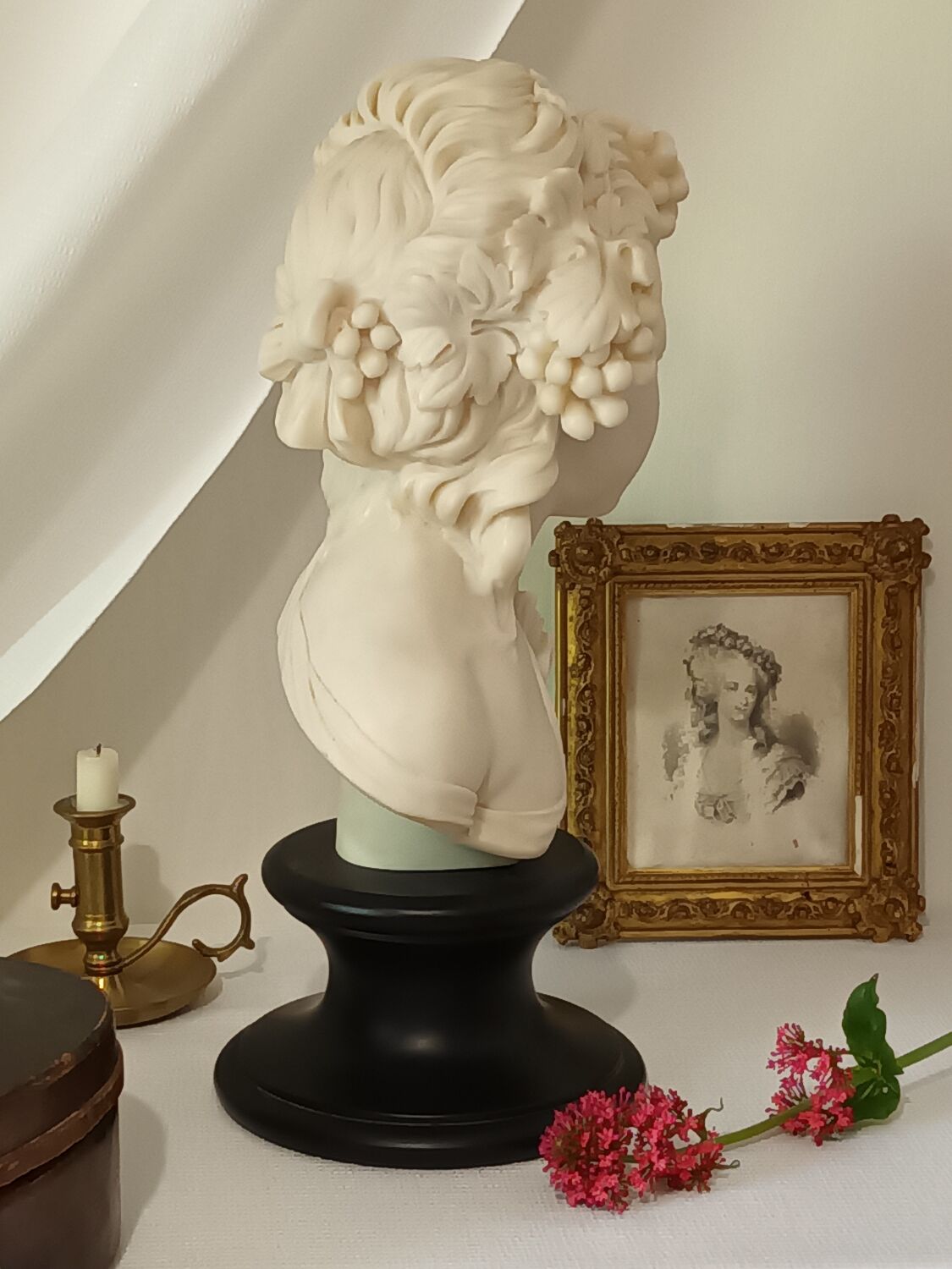 Bust young girl resin and marble XXth