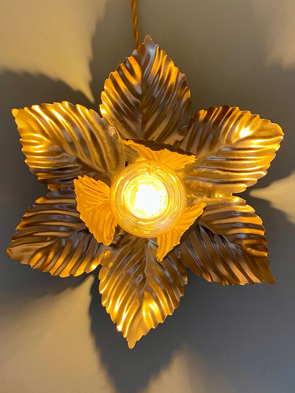 Vintgae wall light in gold metal