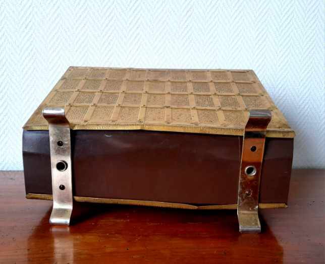 English magazine rack in embossed brass 1960