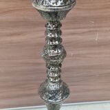 Hammered and patinated steel floor lamp, art deco style, 160cmx30 opaque pink glass and molded glass