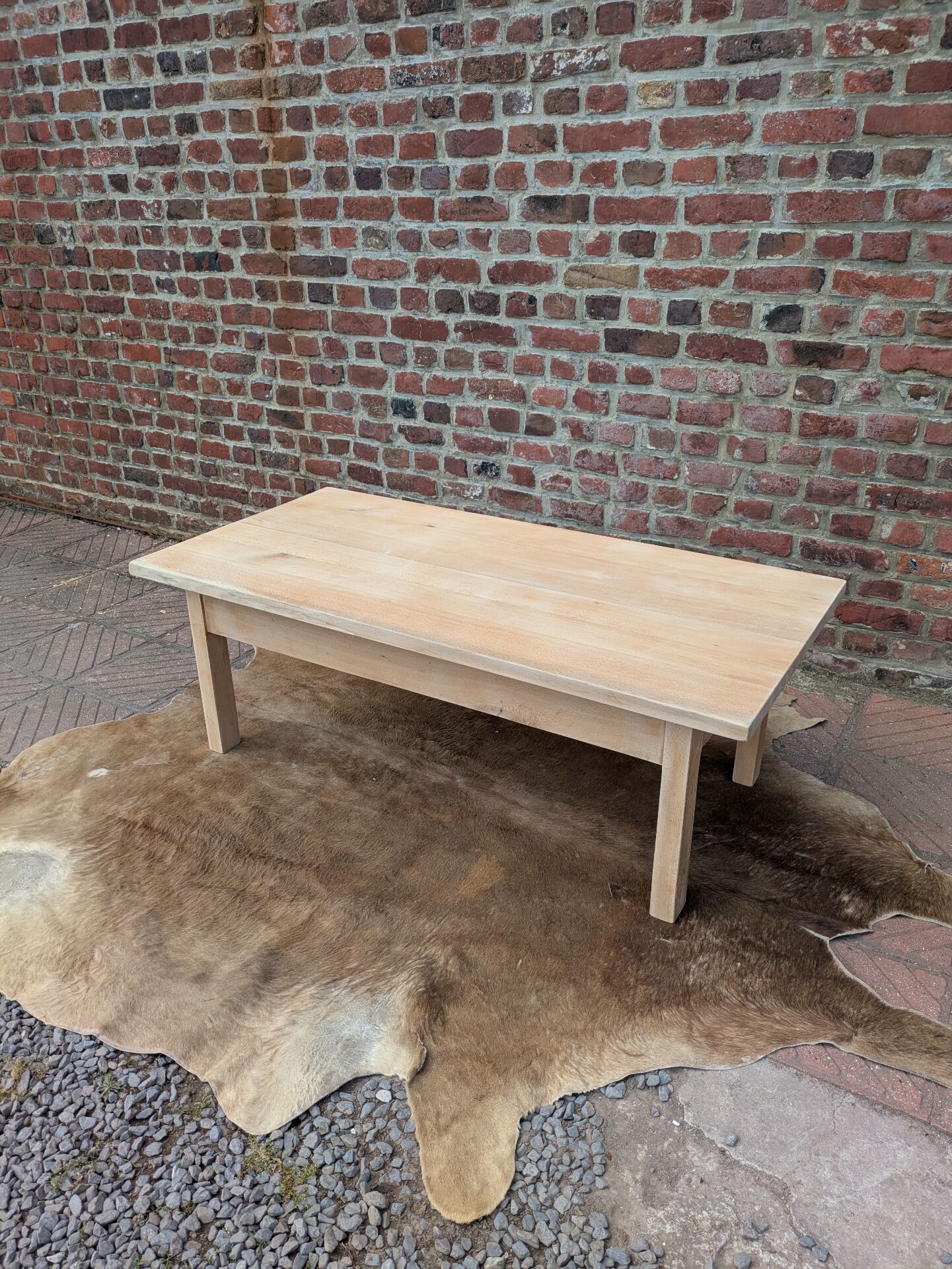 Table basse en hêtre brut