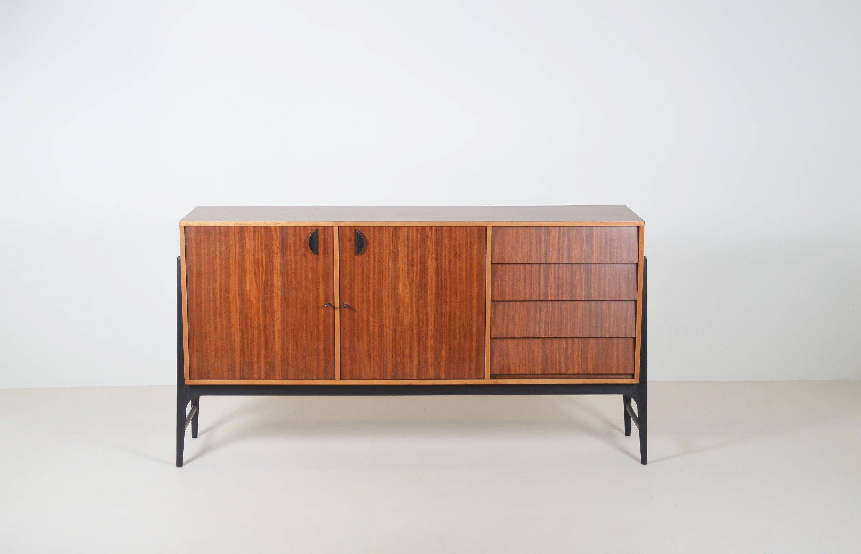 Buffet conçu par Alfred Hendrickx pour Belform, années 1950.
