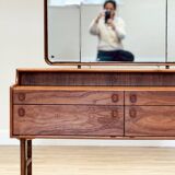 Dressing table (by Meredew)