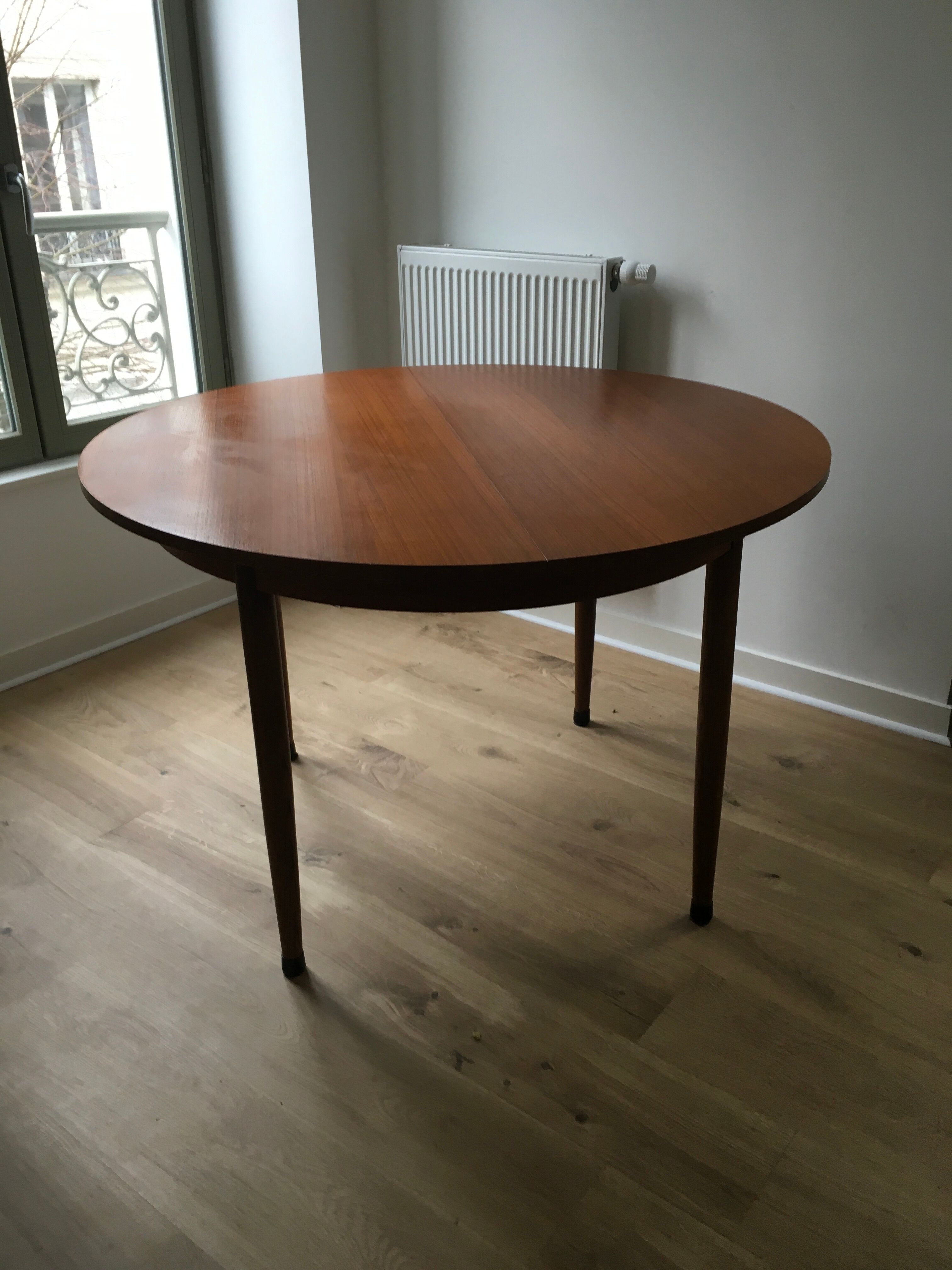 Extended round table in teak 60s