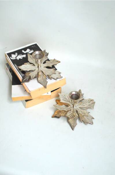 Holly leaf candle holders