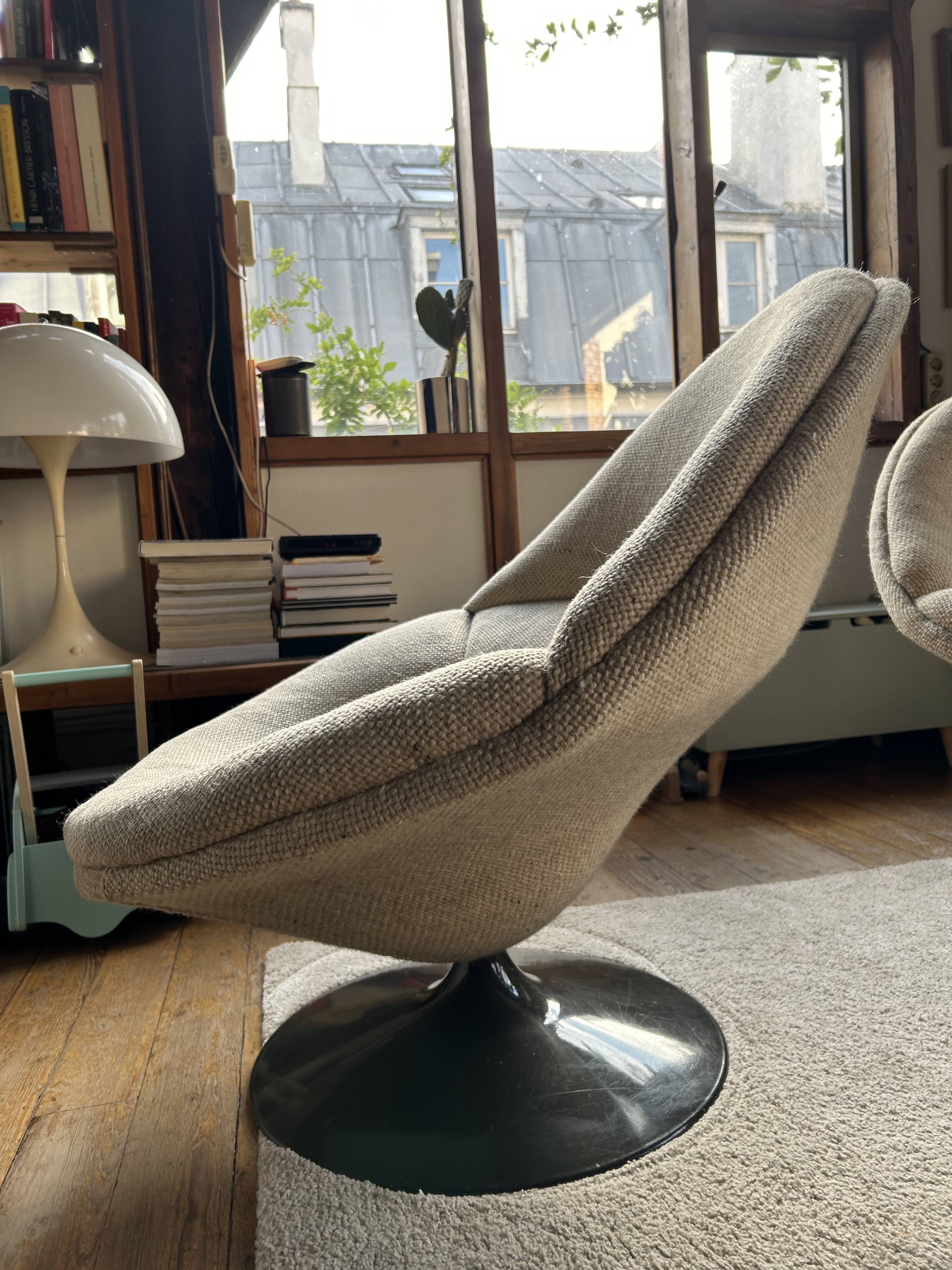 Pierre Paulin F422 Artifort Swivel Globe Armchairs