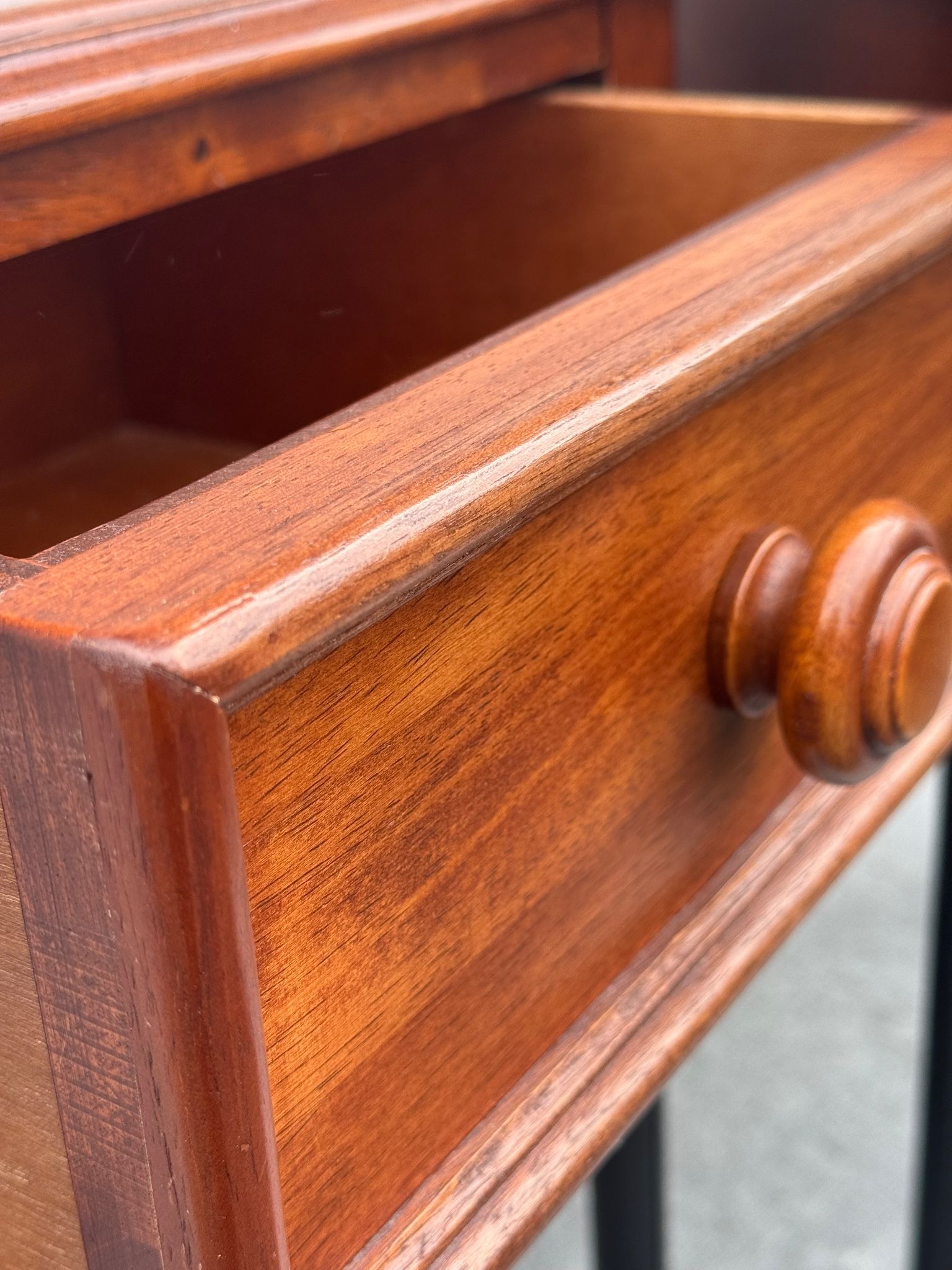 Paire de tables de nuit en chêne vintage
