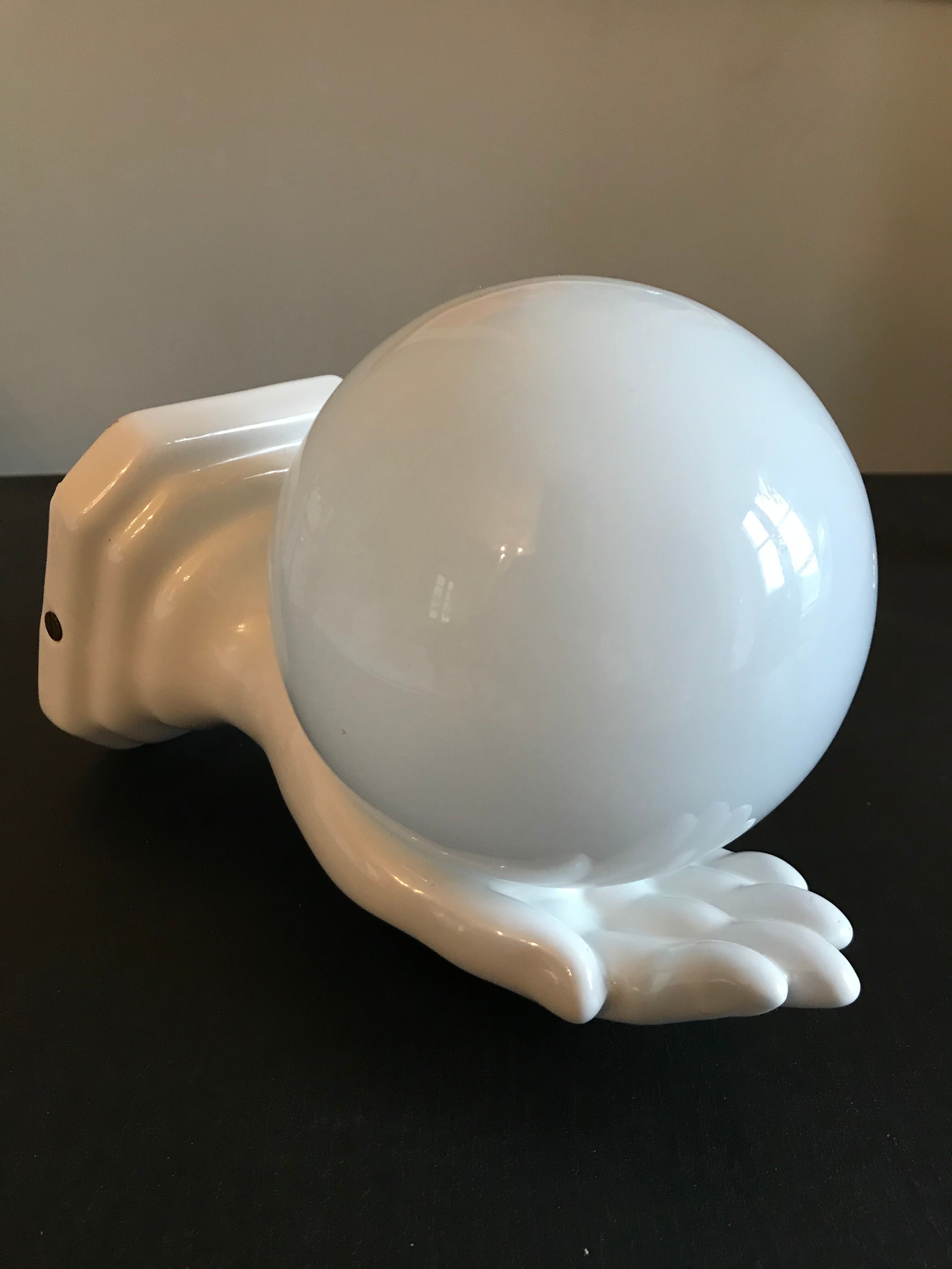 Apply hand in earthenware