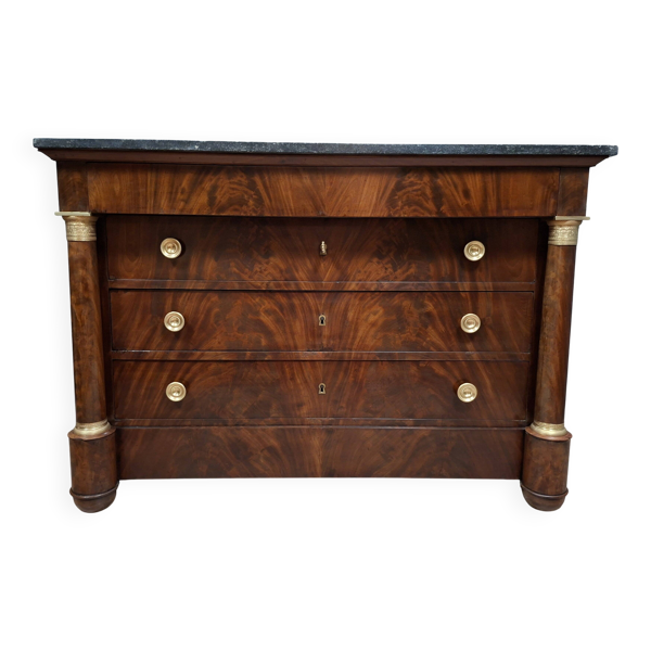 Commode Empire en acajou et placage d’acajou flammé, époque XIXᵉ siècle. — Beyit
