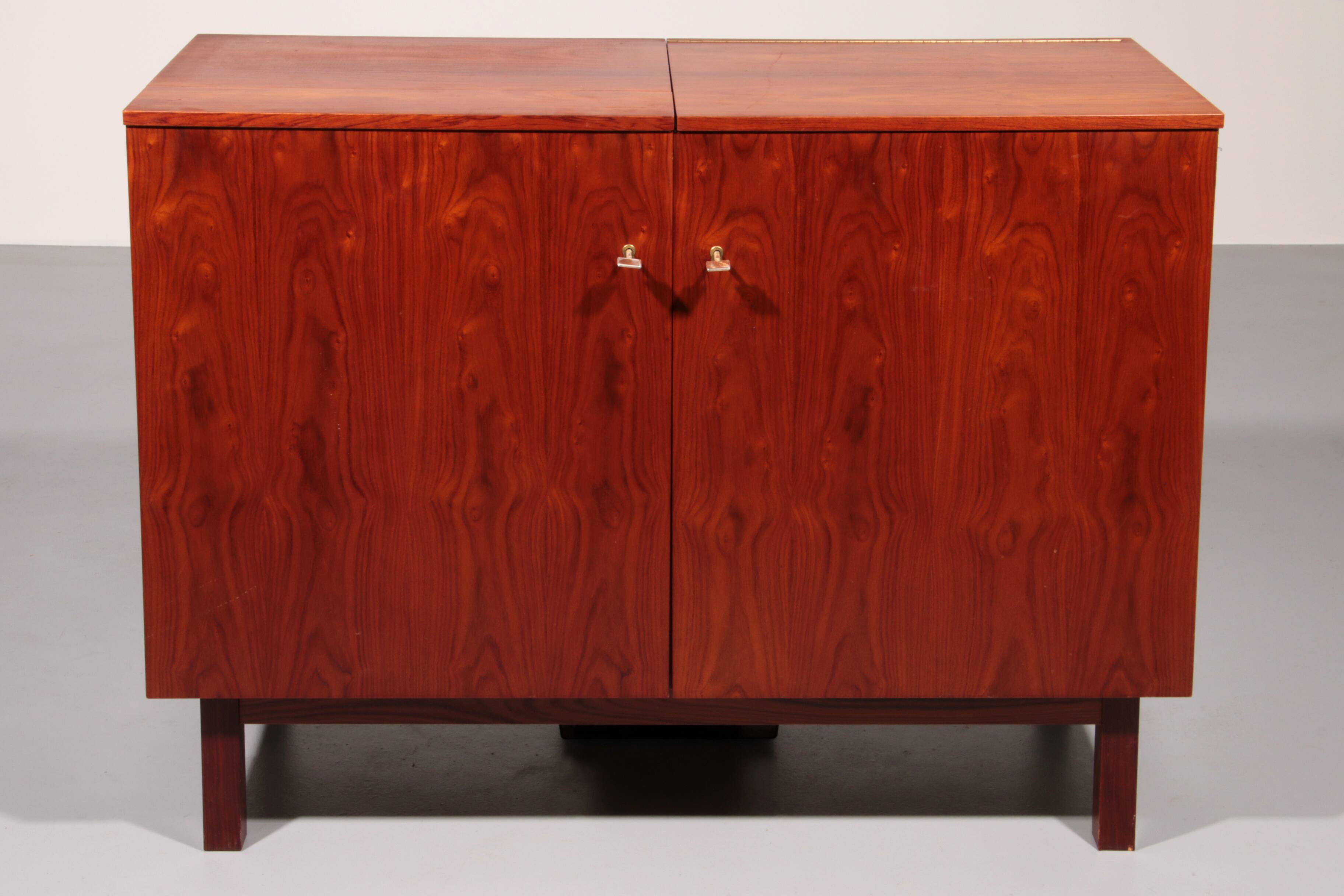 Timeless Scandinavian mini-bar with mid-century charm 1960