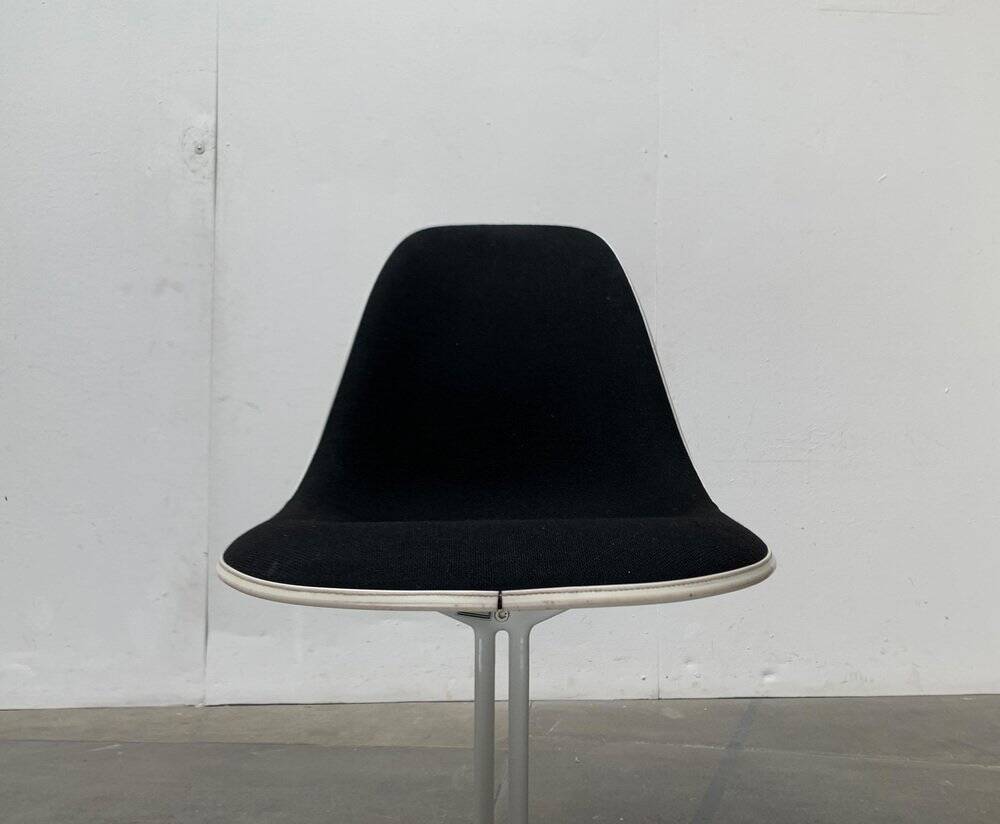Chaise en fibre de verre La Fonda par Charles & Ray Eames pour Herman Miller, années 1960