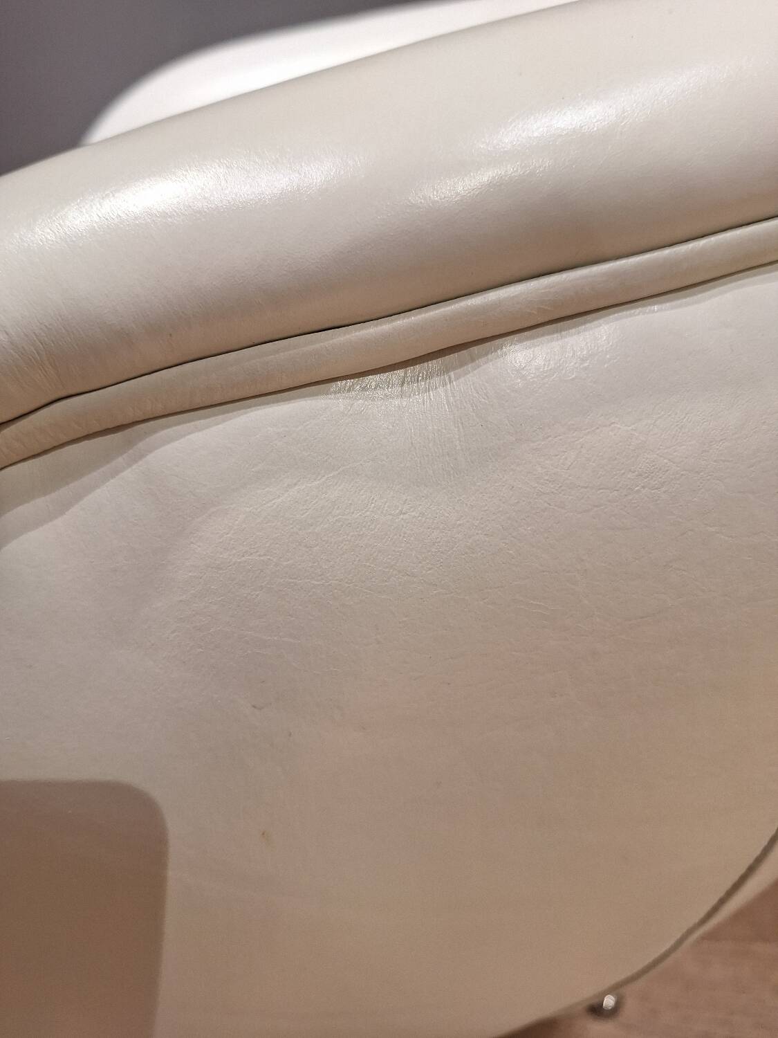 2 white leather armchairs, 1980s