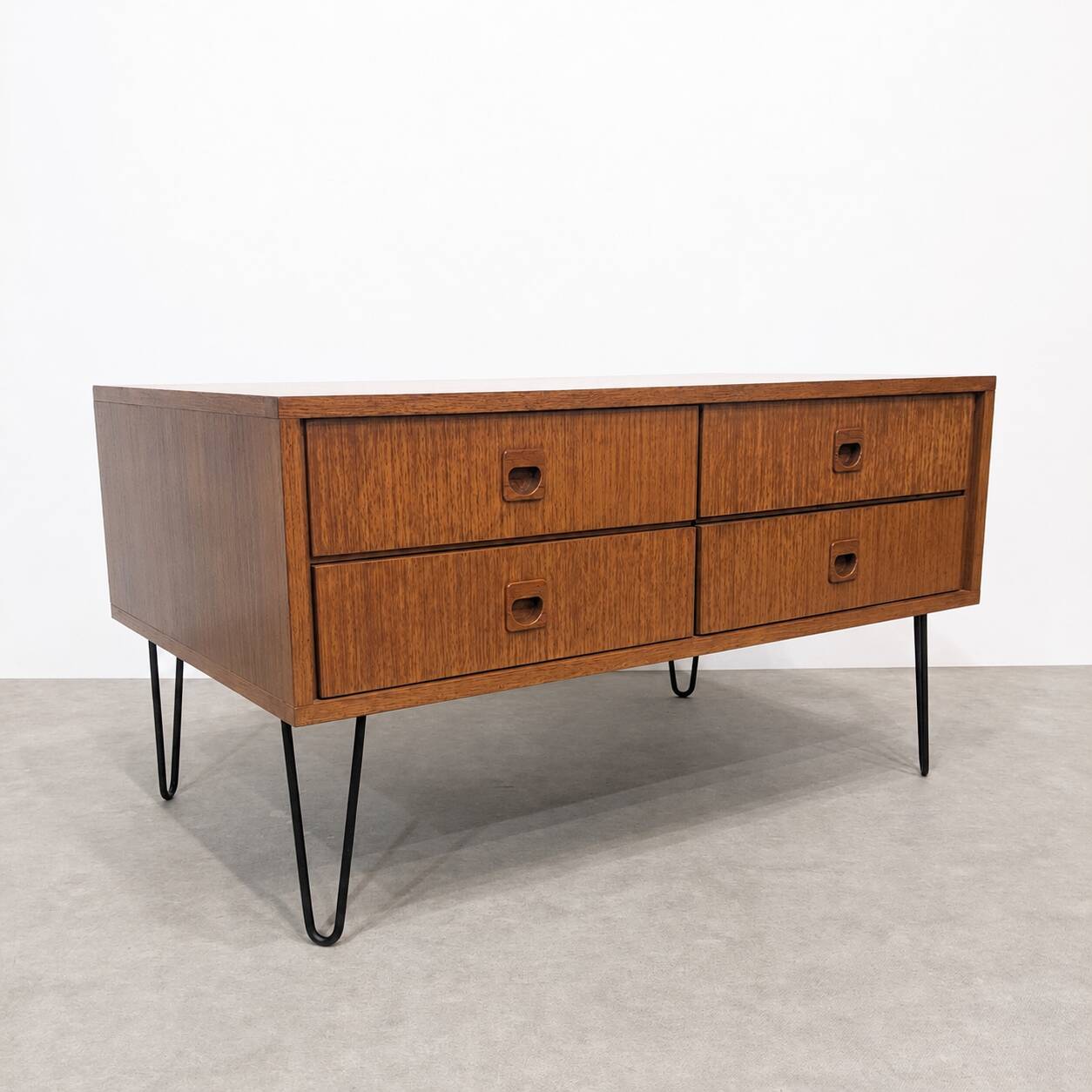 Vintage teak lowboard MDK