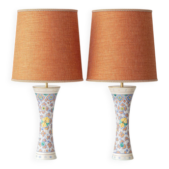 Pair of coloured ceramic table lamps in Art Nouveau style, 1918, with new shades.