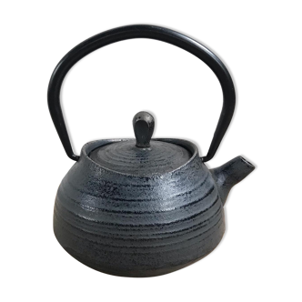Vintage Japanese teapot in cast iron