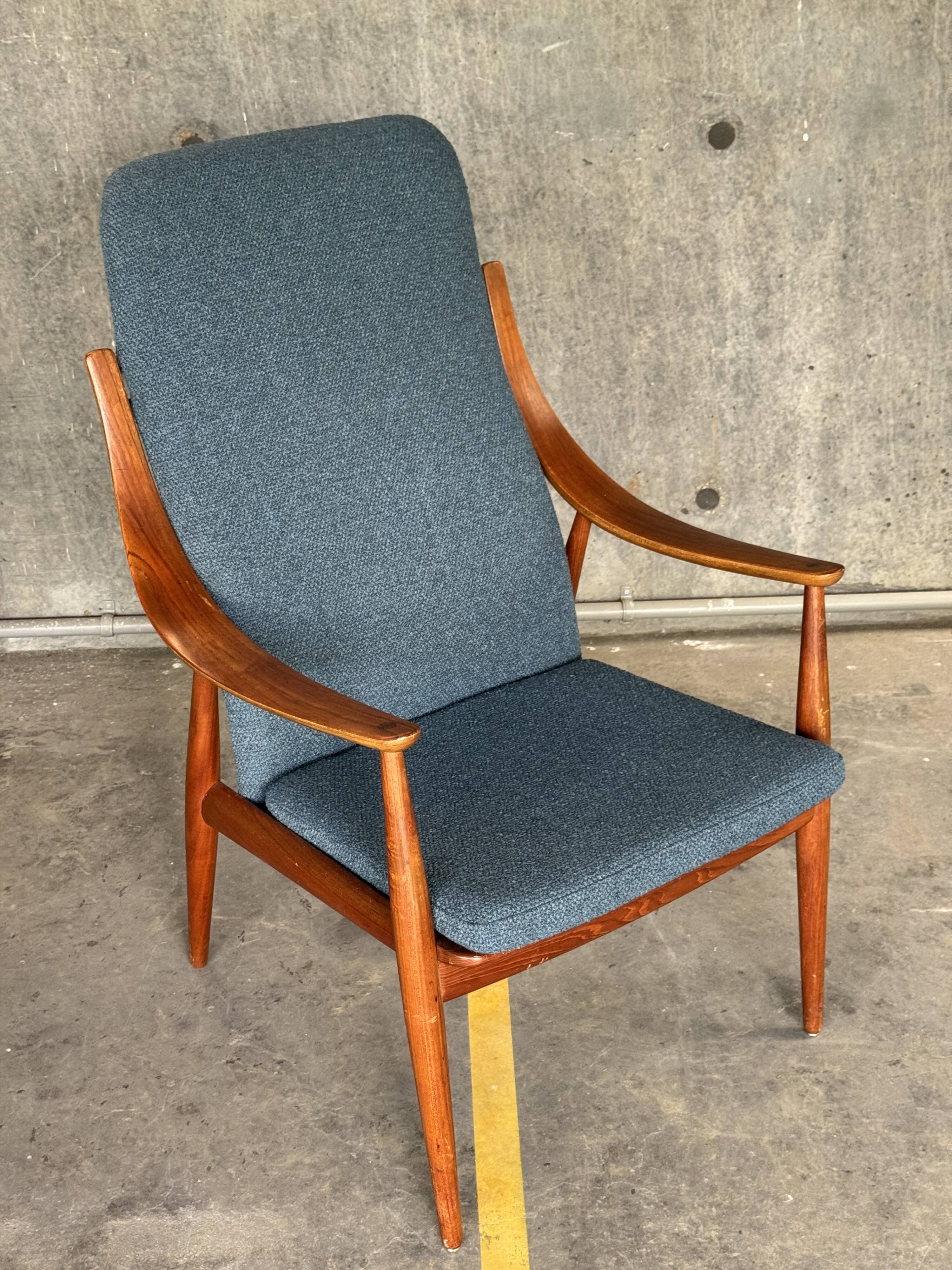 Chaise Boomerang par Peter Vidnt et Olga Nielsen
