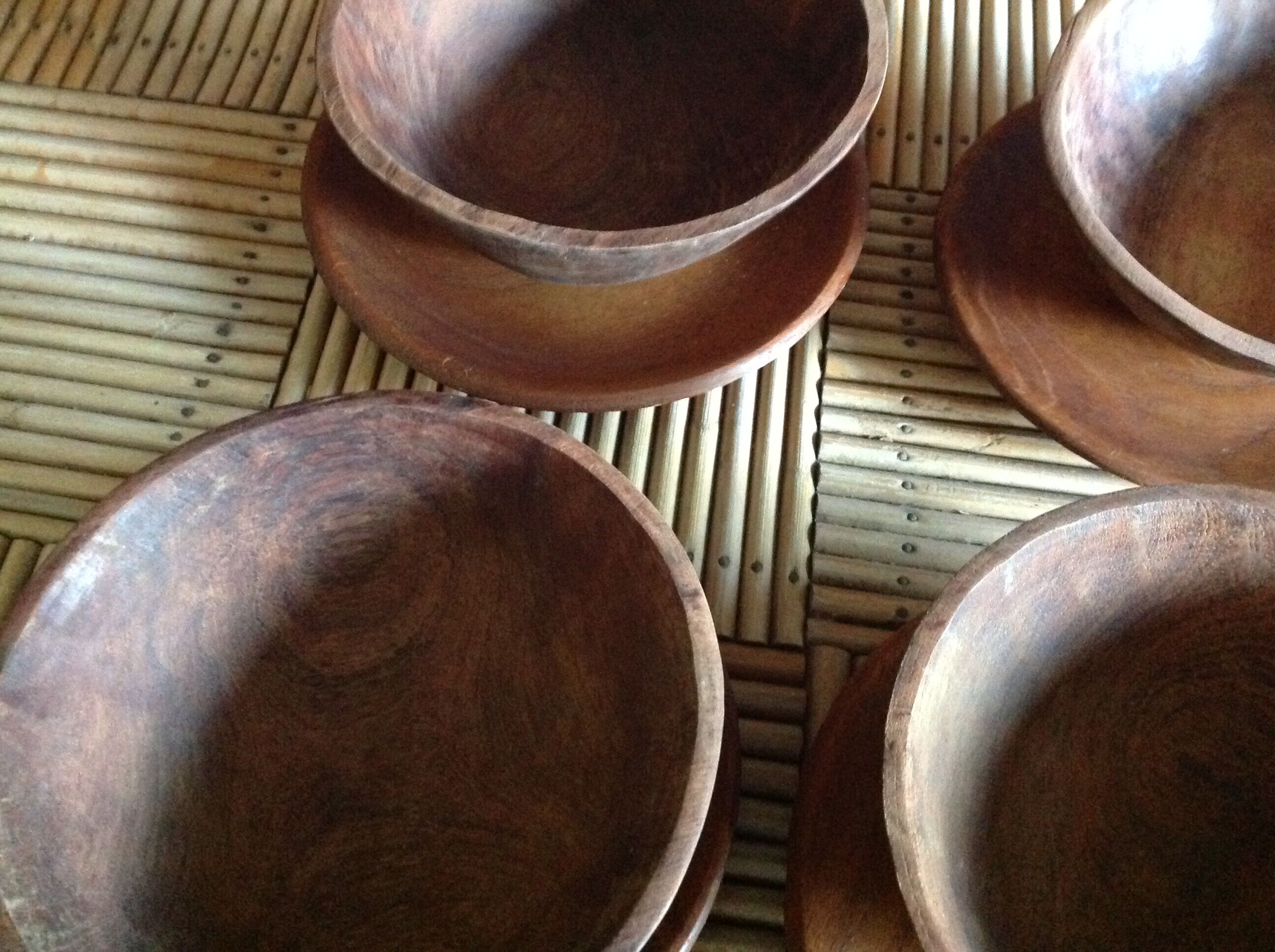 Set of 4 wooden bowls and plates