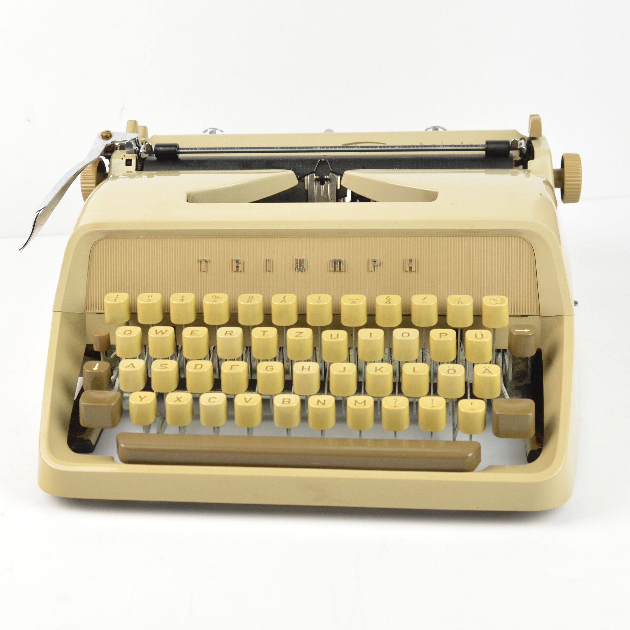 1964 modern suitcase typewriter, Triumph Gabrielle 1, Germany