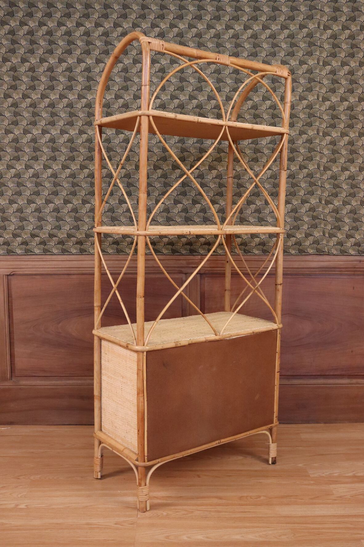 Stepper shelf Rattan