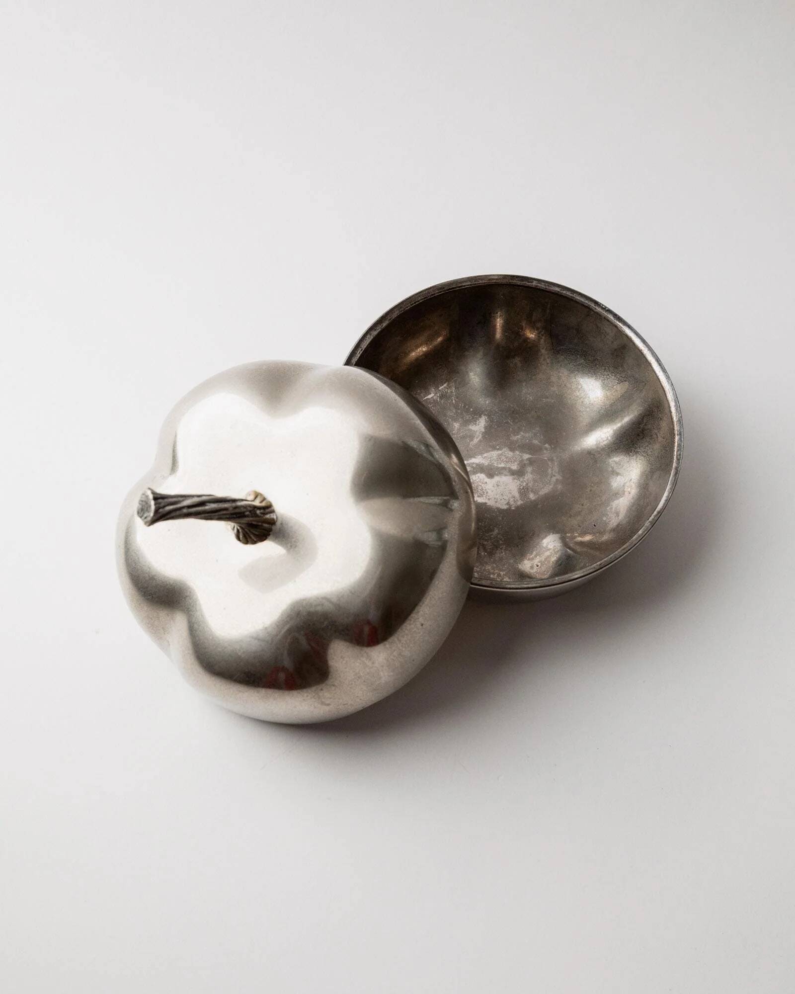 Vintage 1970s silver-plated pumpkin box with lid.