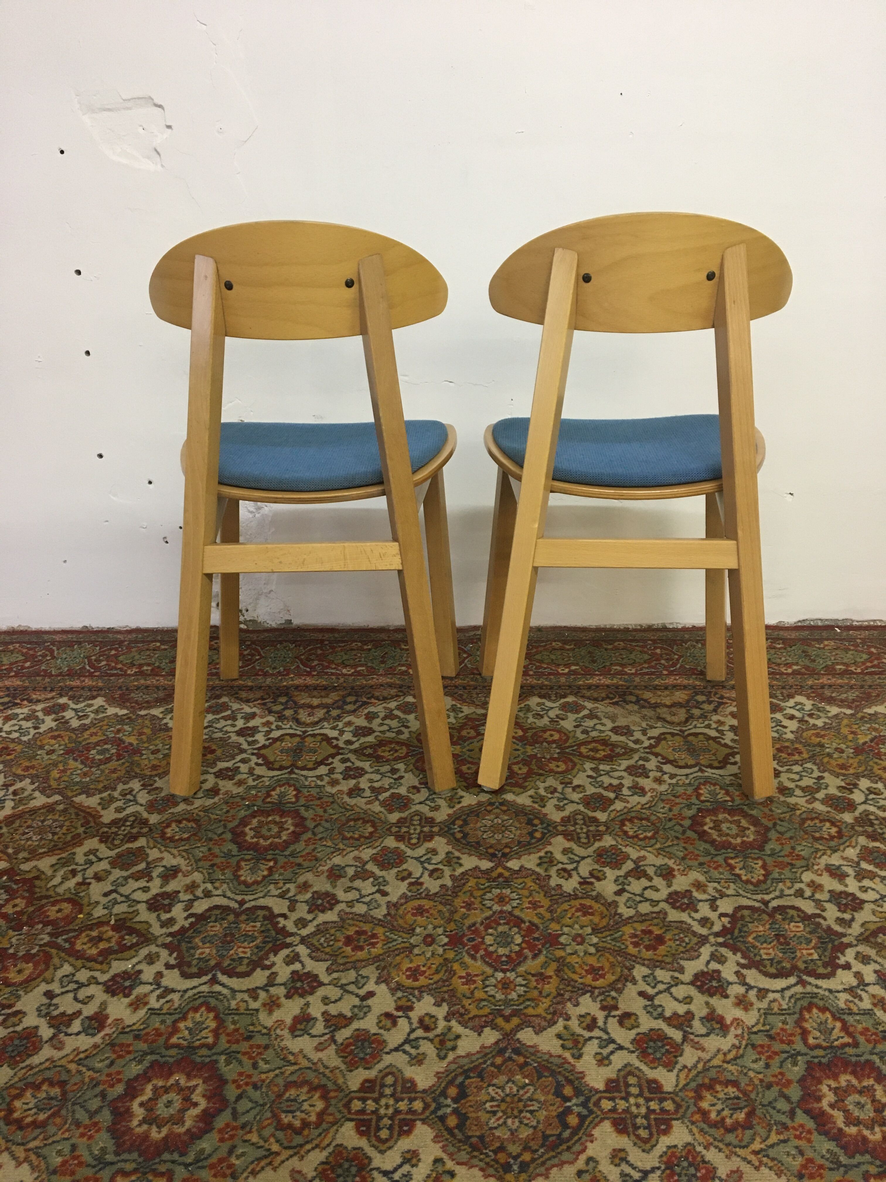 Chaises scandinaves années 80
