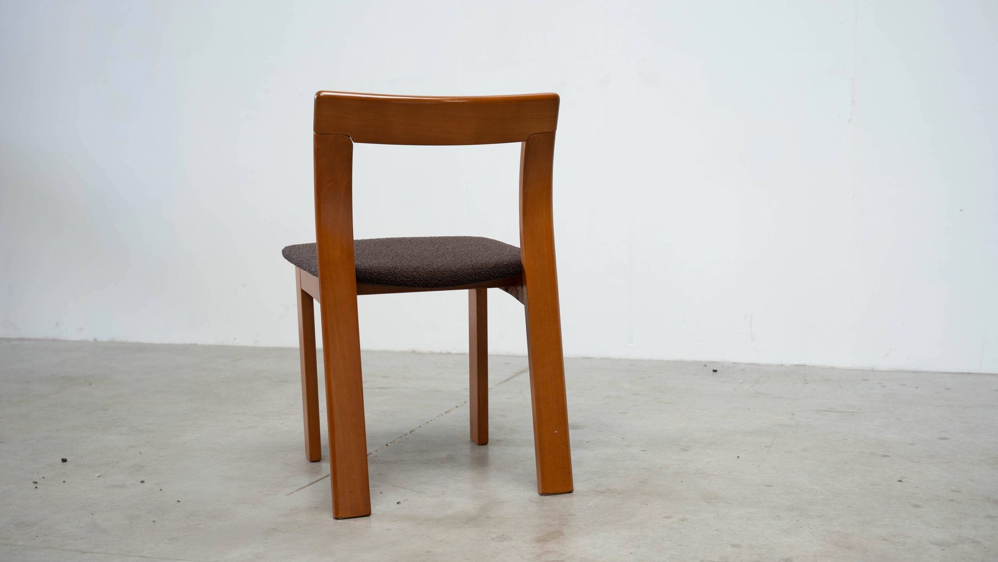Set of six sculptural Italian dining chairs by Mobil Girgi