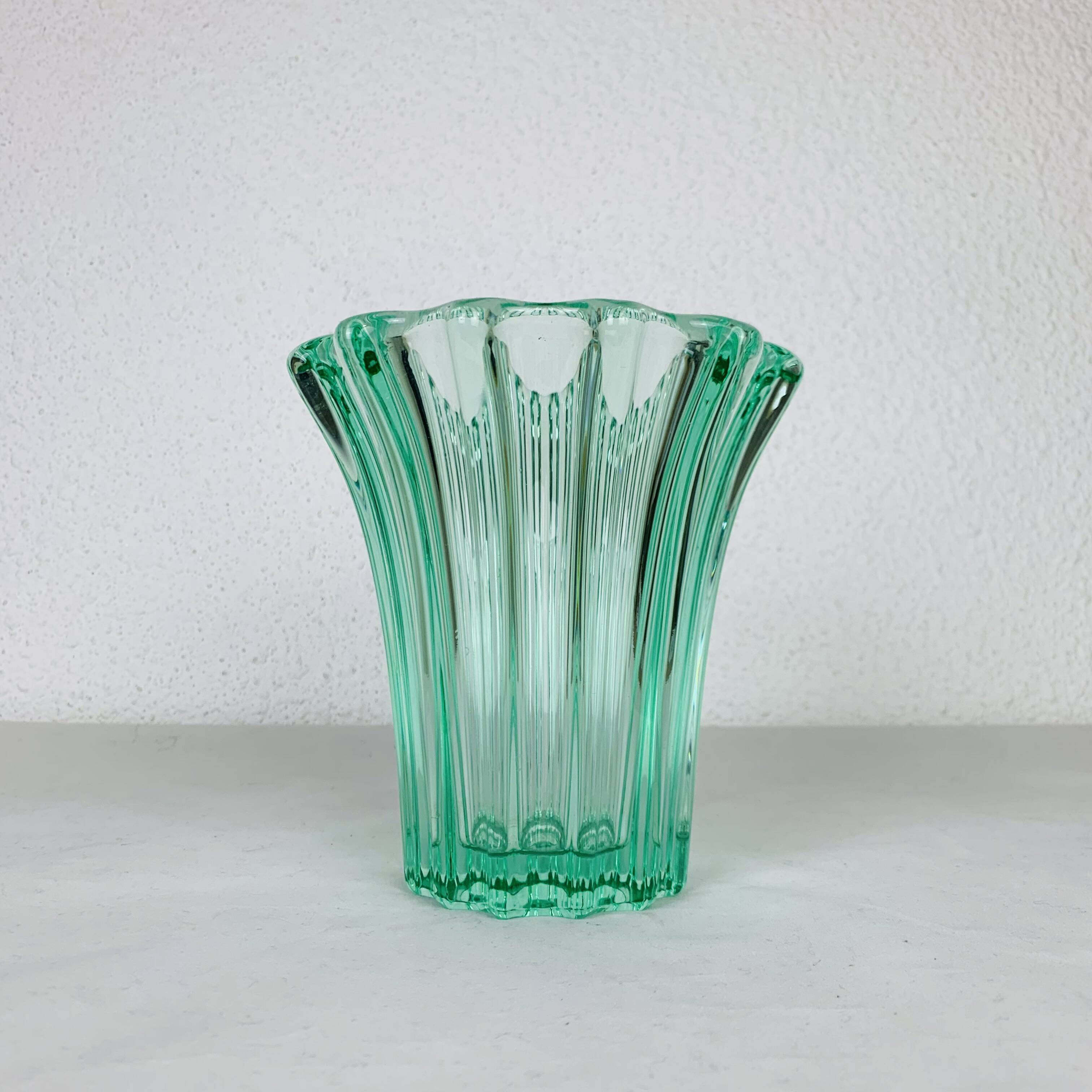 Art Deco vase Pierre d'Avesn, green color