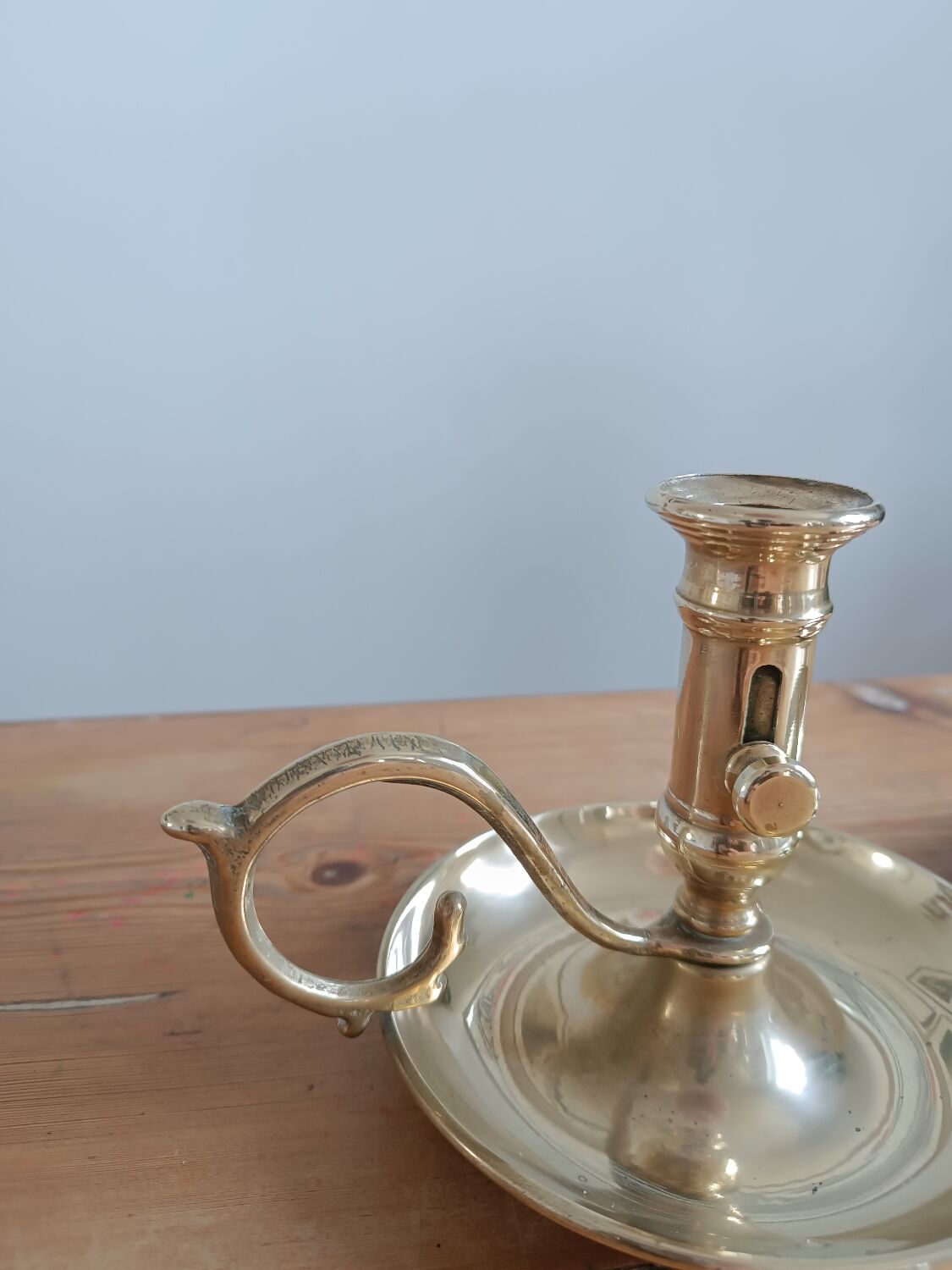 Duo of candlesticks 'cellar rat' in gilded brass